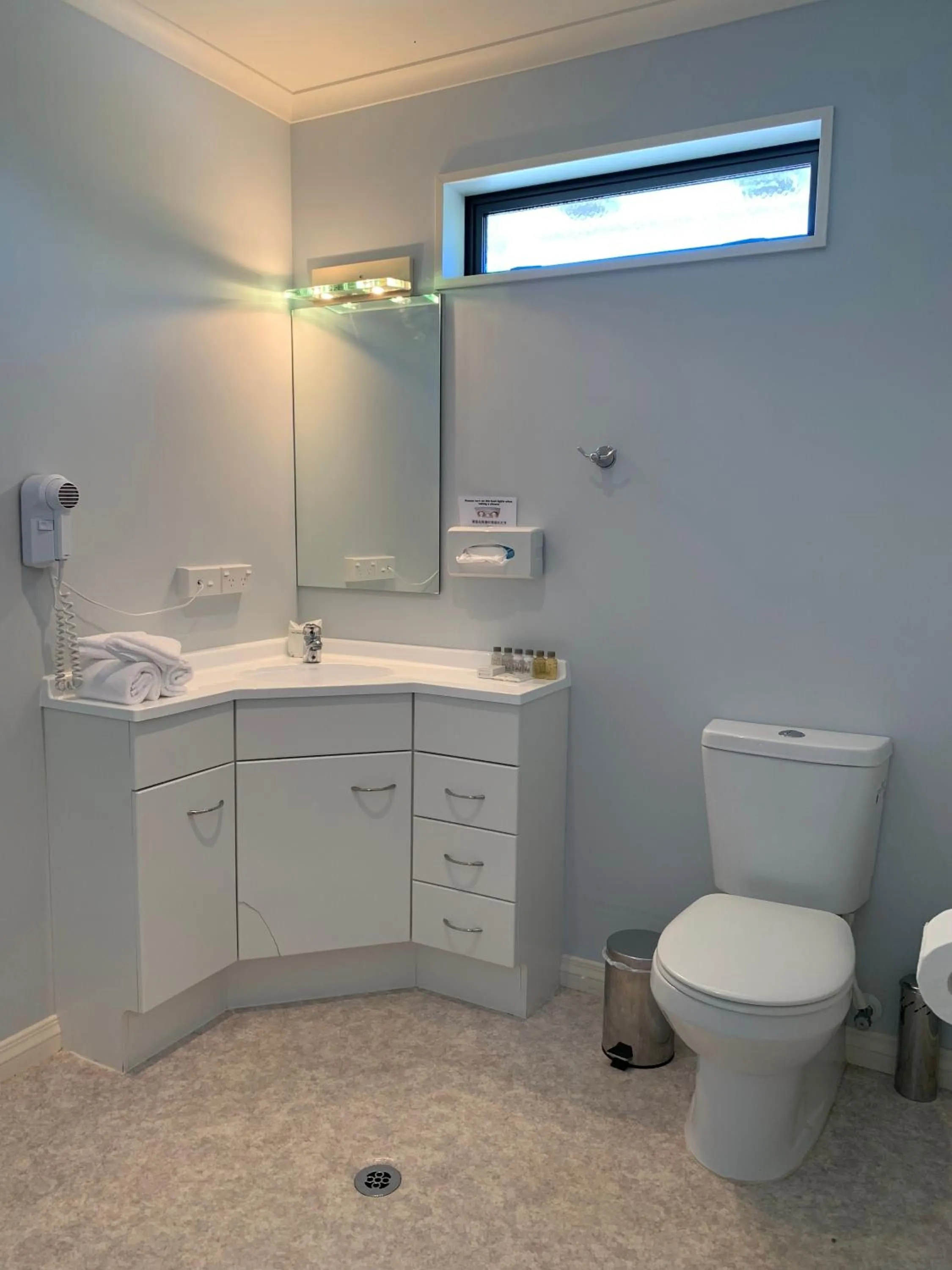 Bathroom in High Peaks Hotel