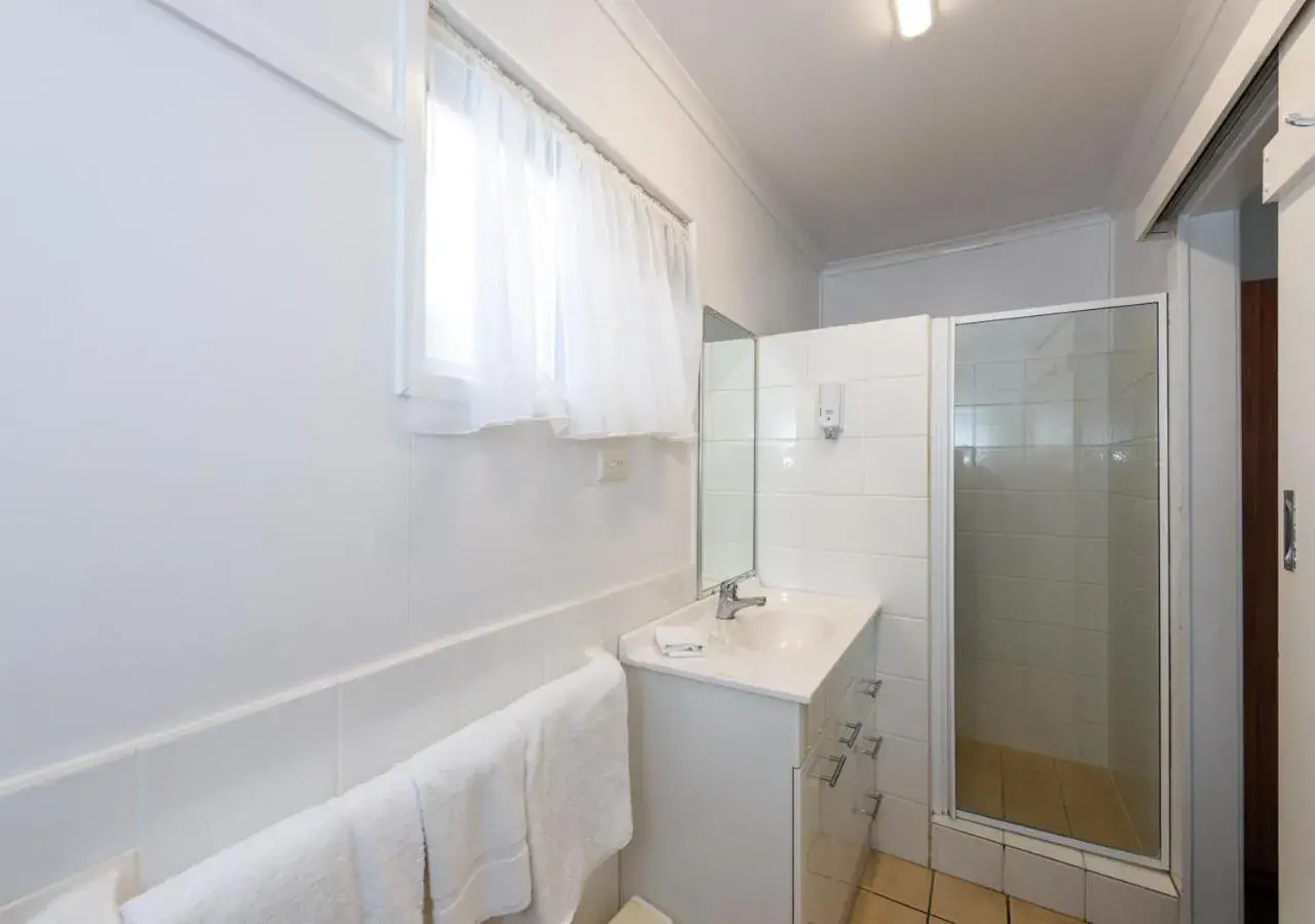 Queen Room in Riviera on Ruthven Queen Room in Riviera on Ruthven