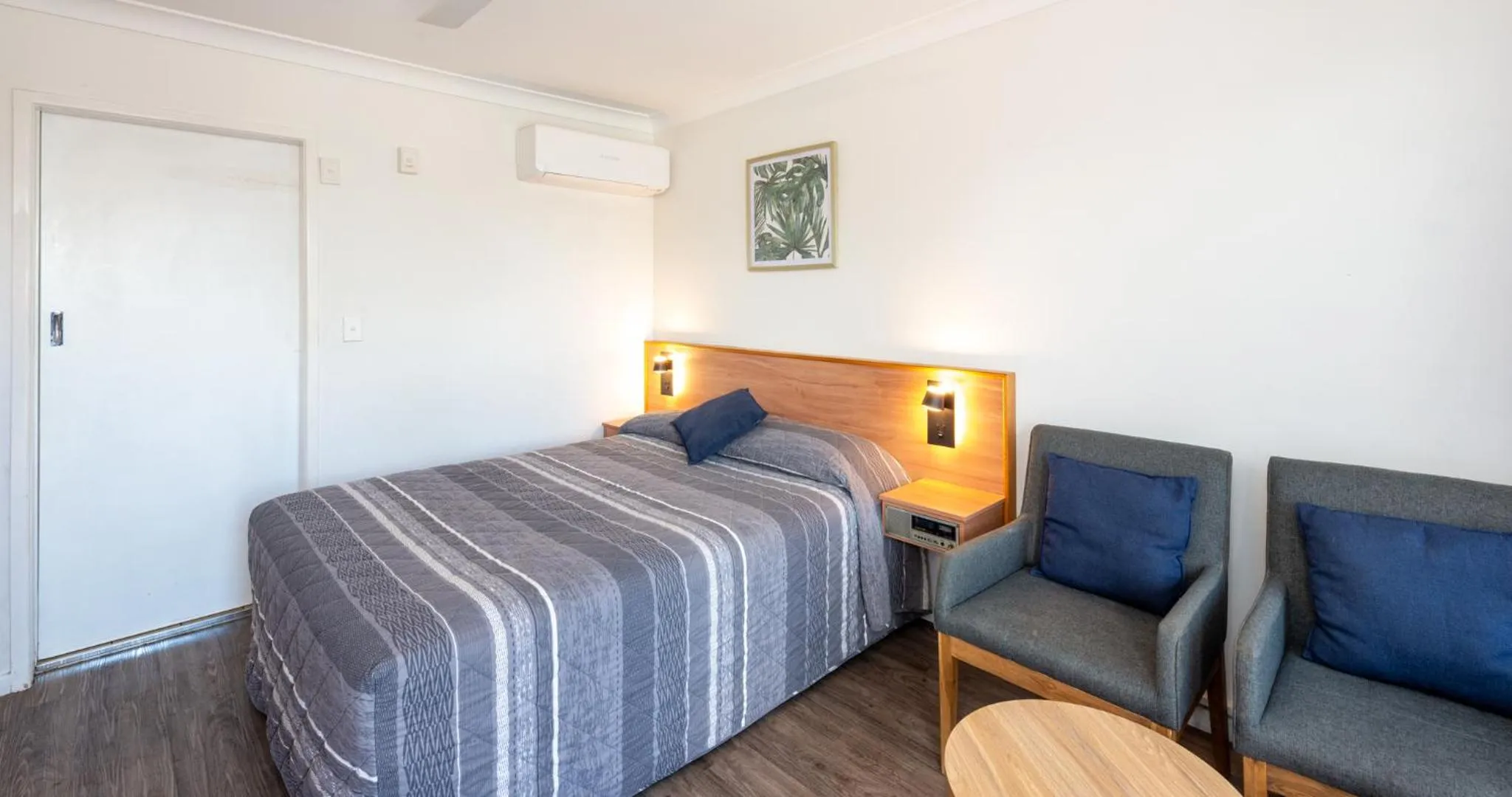 Bedroom, Bed in Riviera on Ruthven