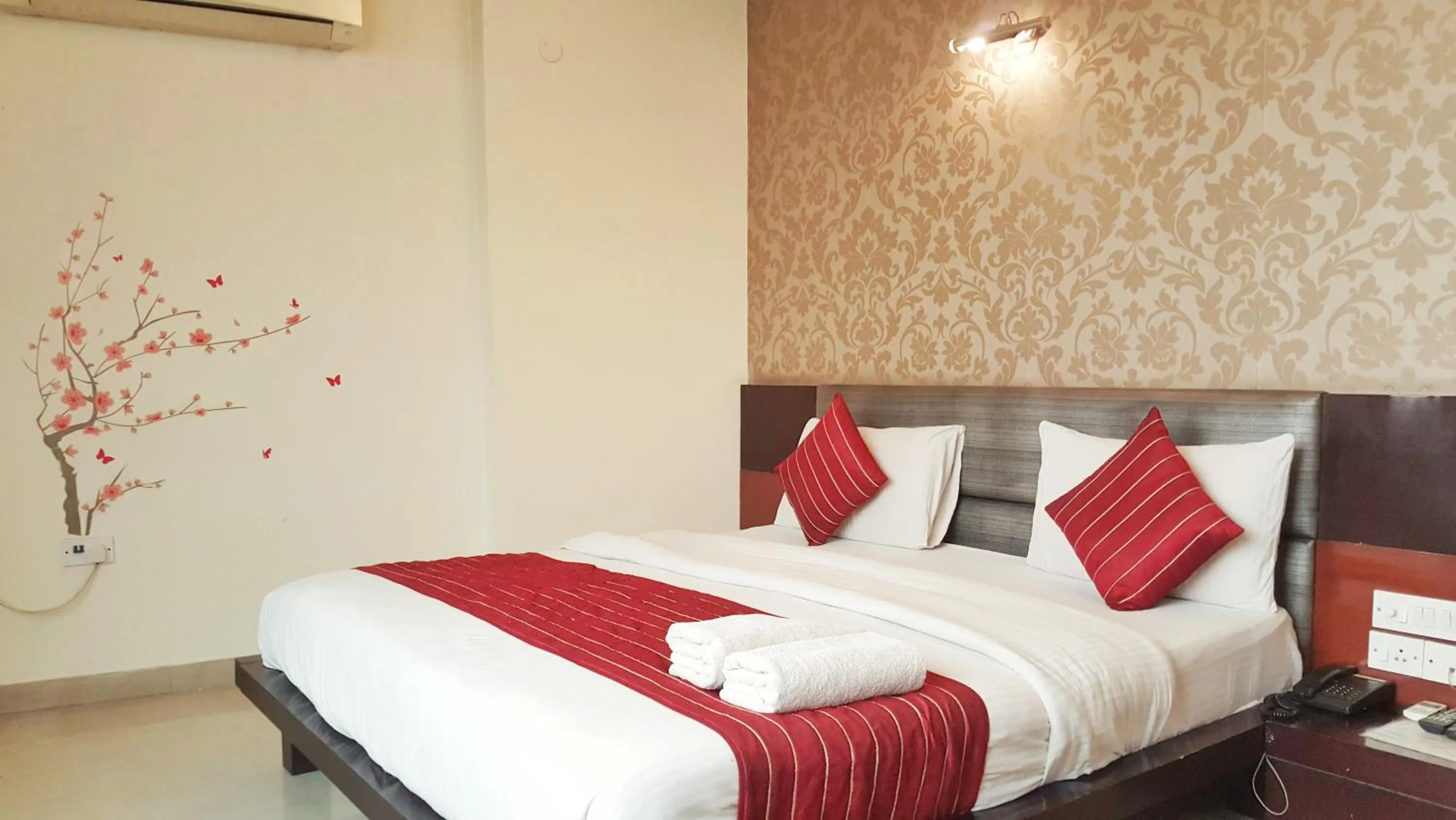 Bed in Hotel Delhi Aerocity