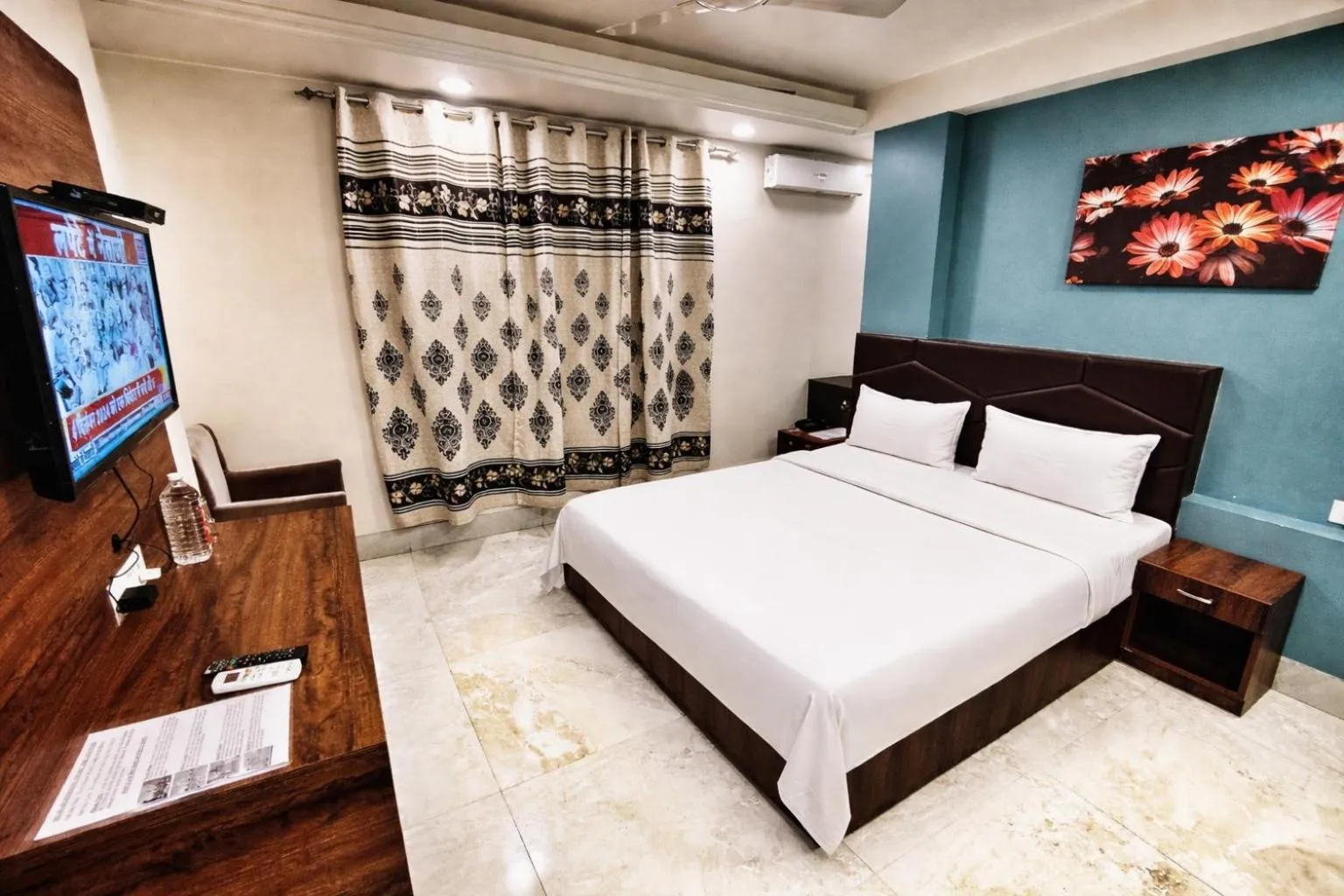 Photo of the whole room, Bed in Hotel Delhi Aerocity