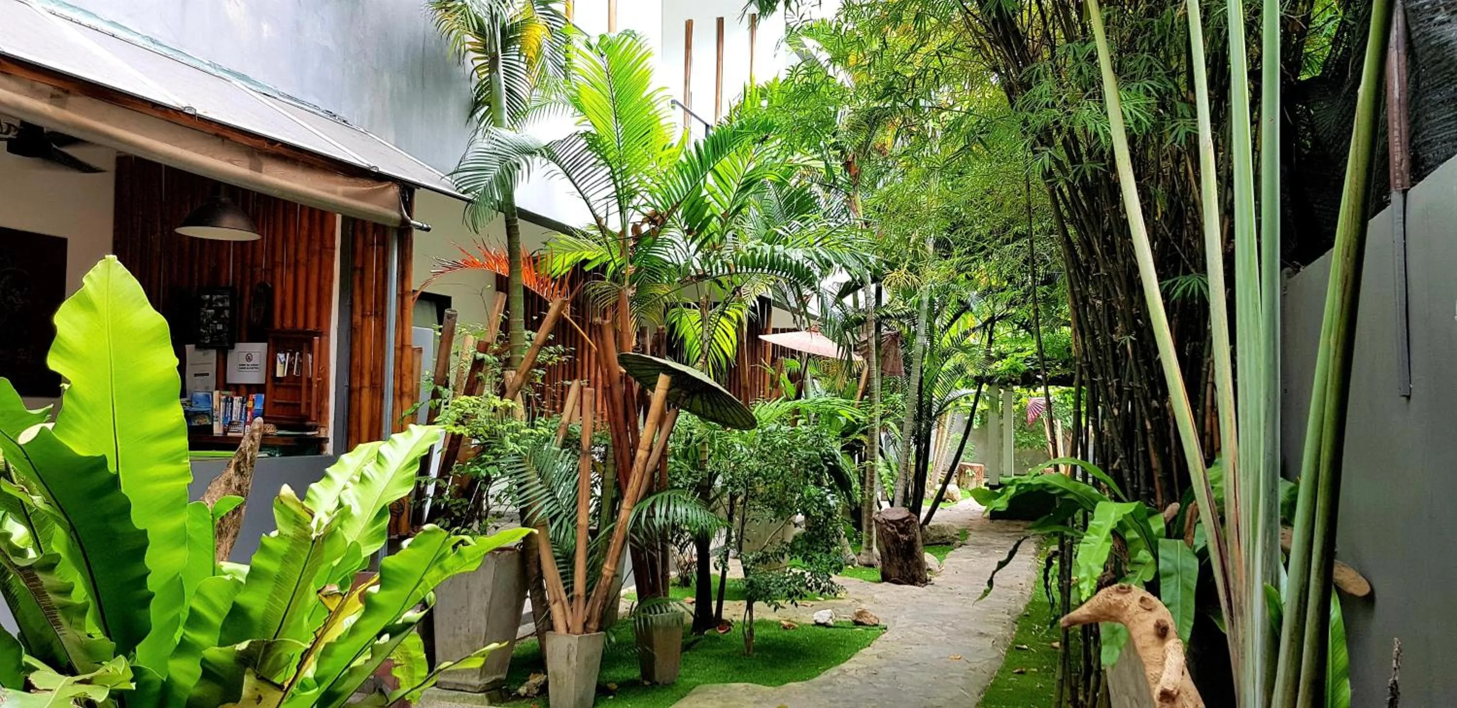 Lobby or reception in Sairee Sairee Guesthouse