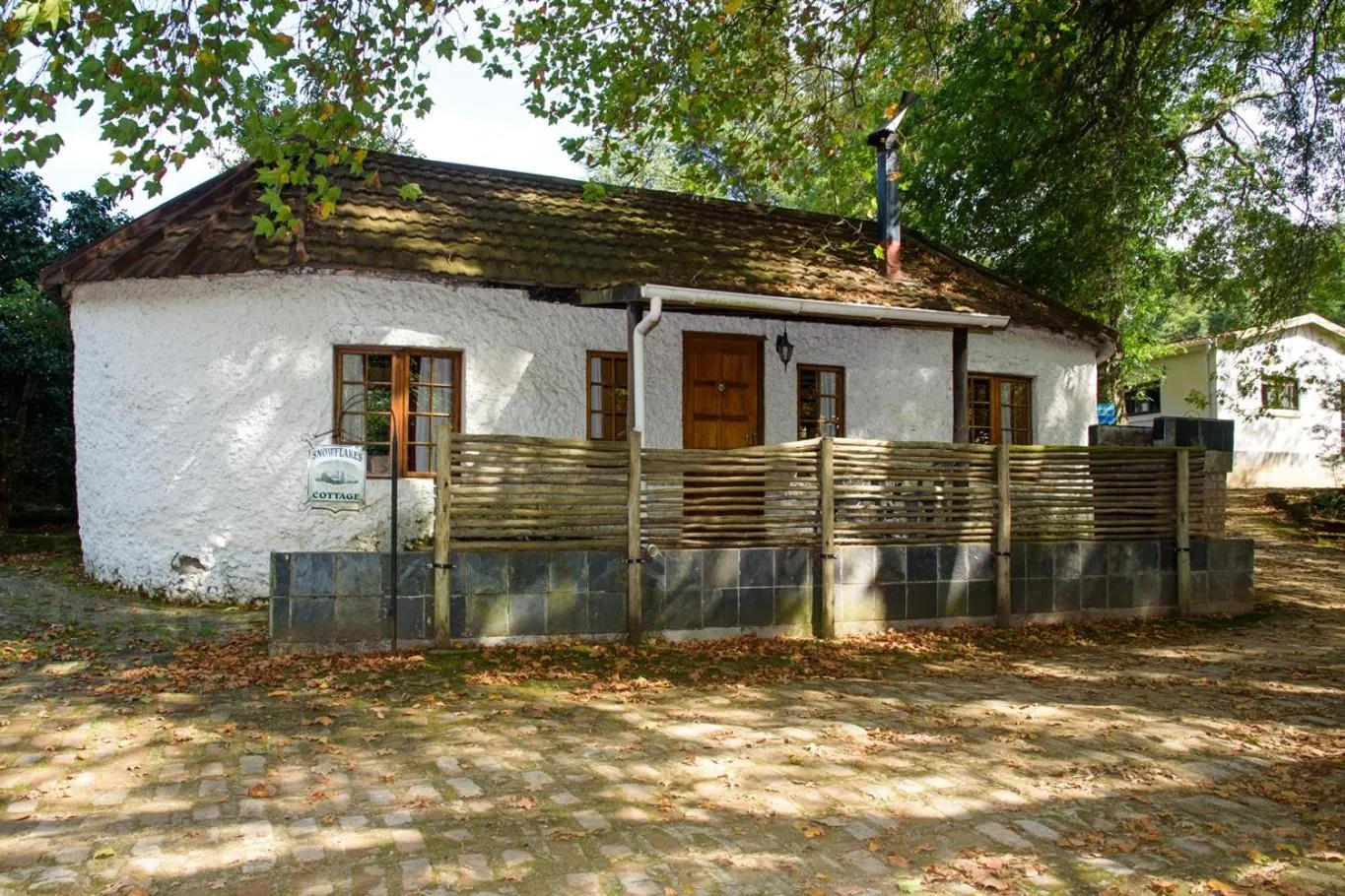 Facade/entrance in Kings Lodge Hotel