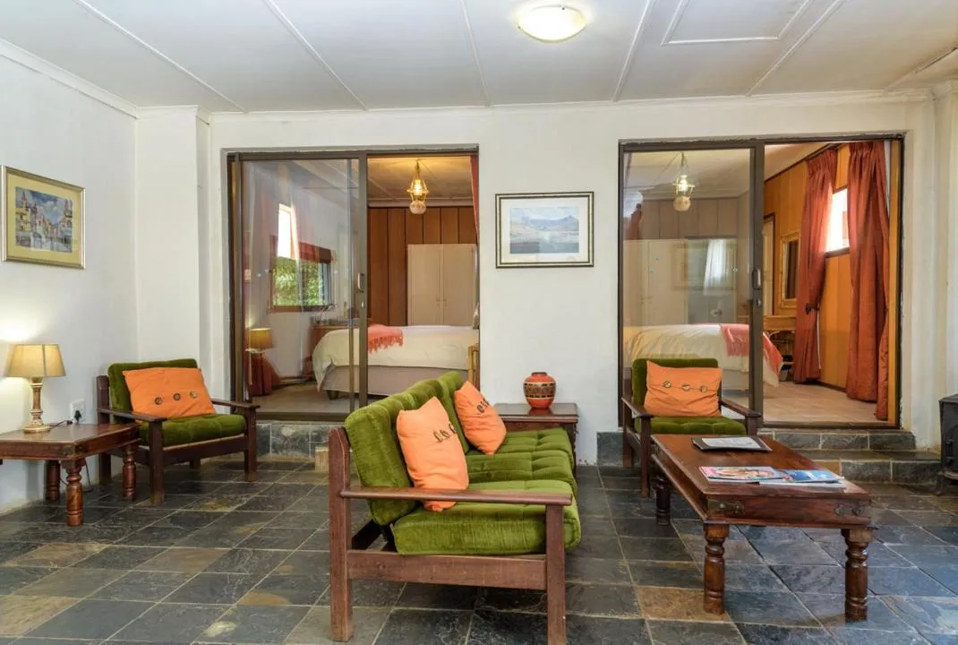 Lounge or bar in Kings Lodge Hotel