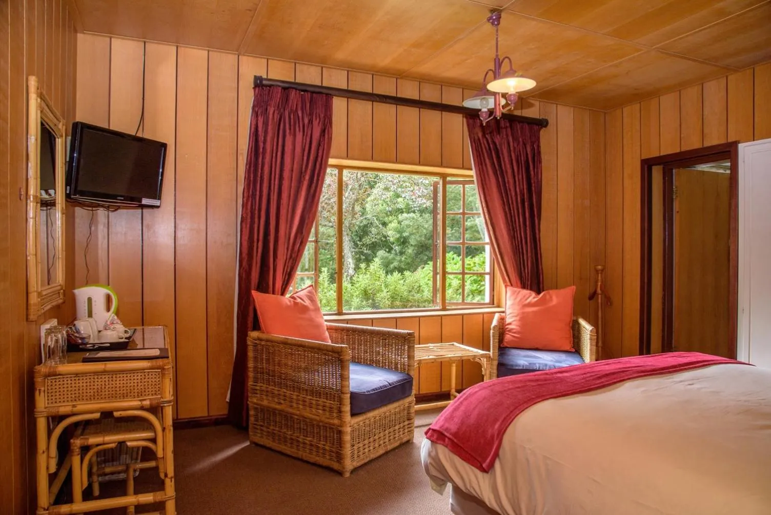 Bed in Kings Lodge Hotel