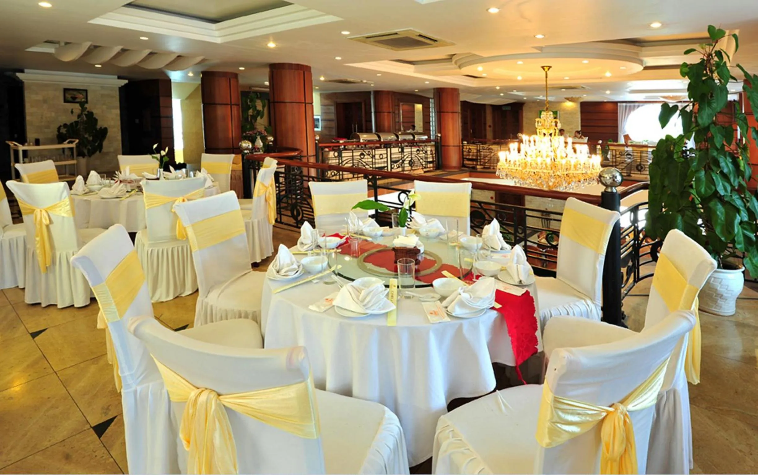 Restaurant/places to eat in Camela Hotel & Resort