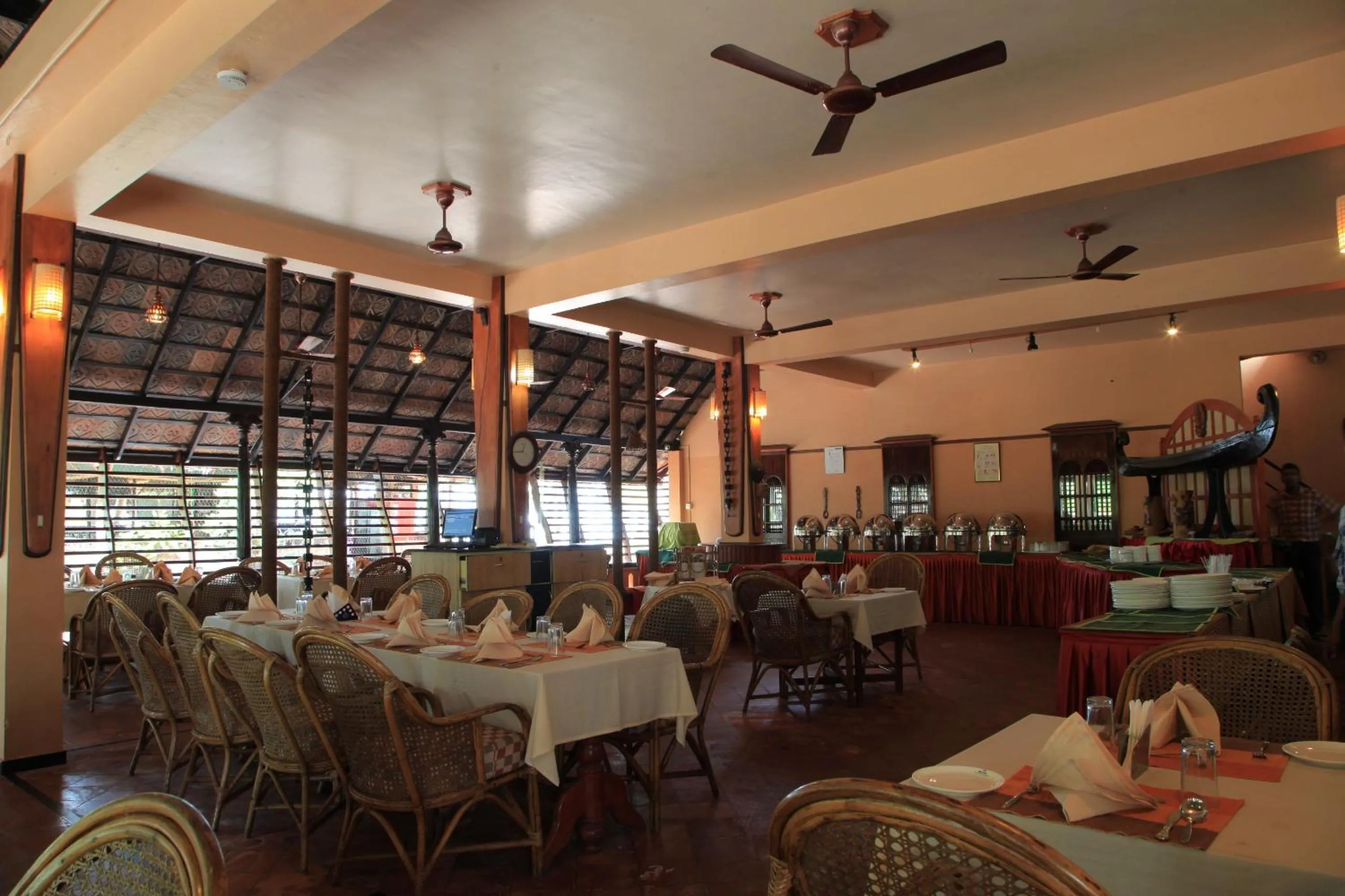 Restaurant/places to eat in Cherai Beach Resorts