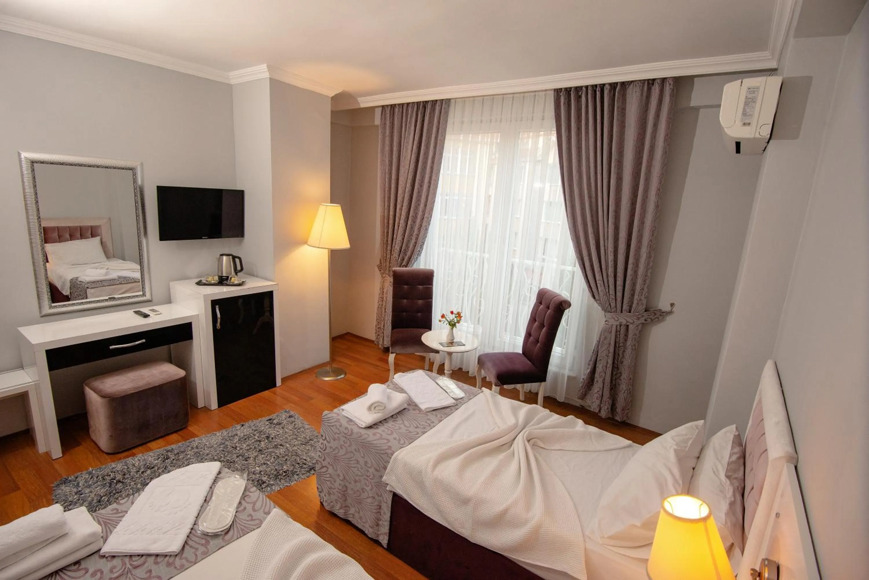 Hot Tub, Bed in SRF Hotel