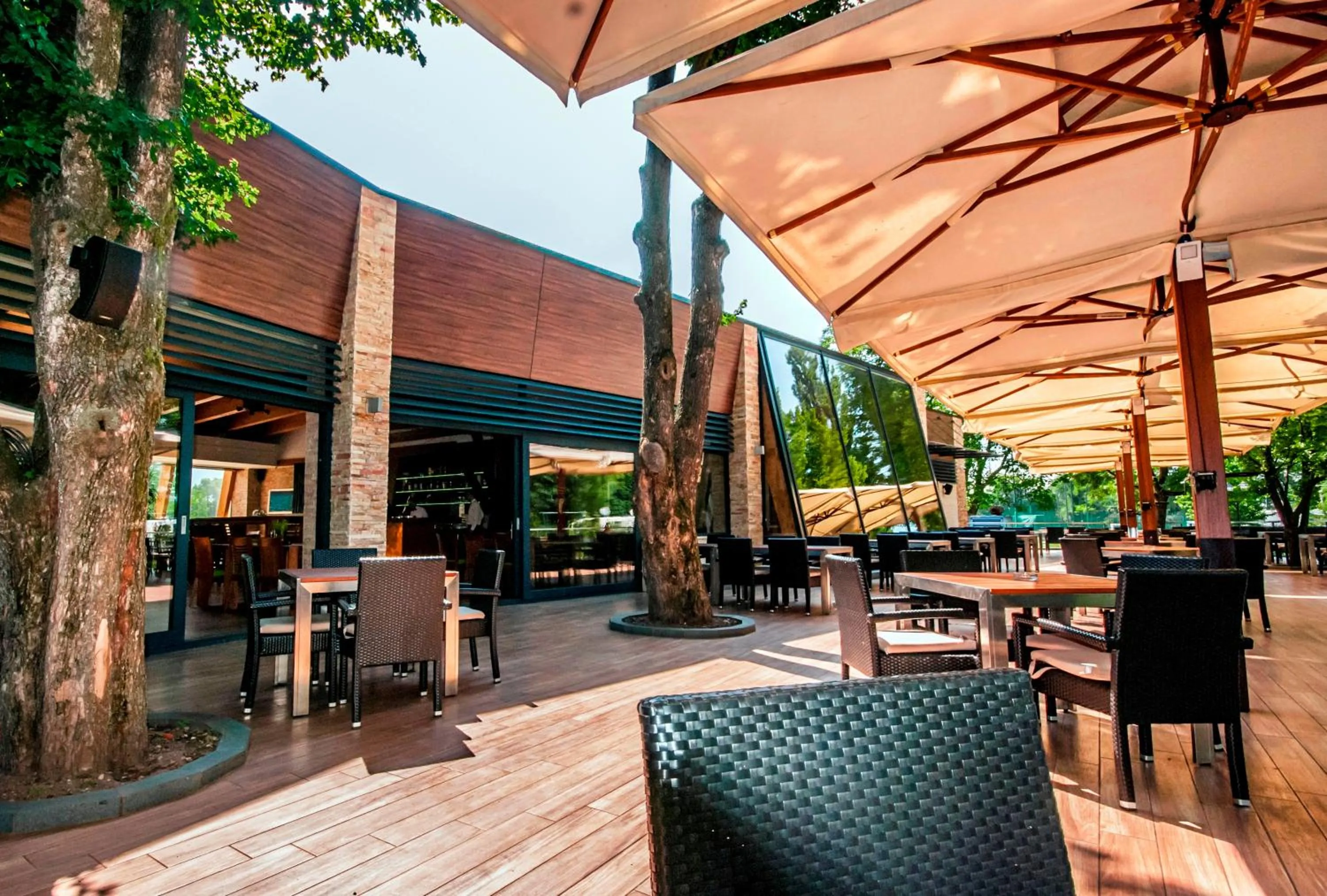 Restaurant/places to eat in Villas and apartments Oaza