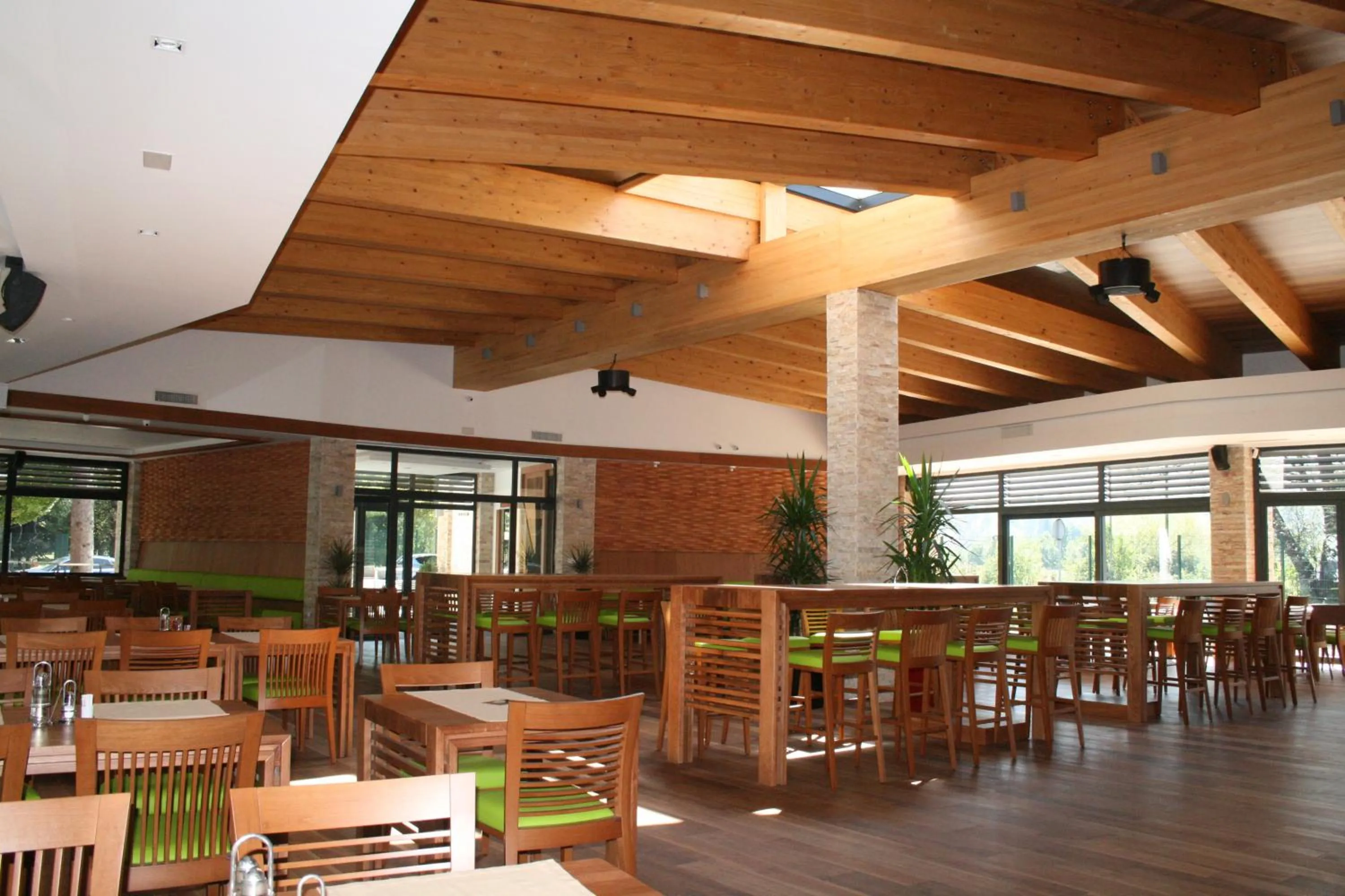 Restaurant/places to eat in Villas and apartments Oaza