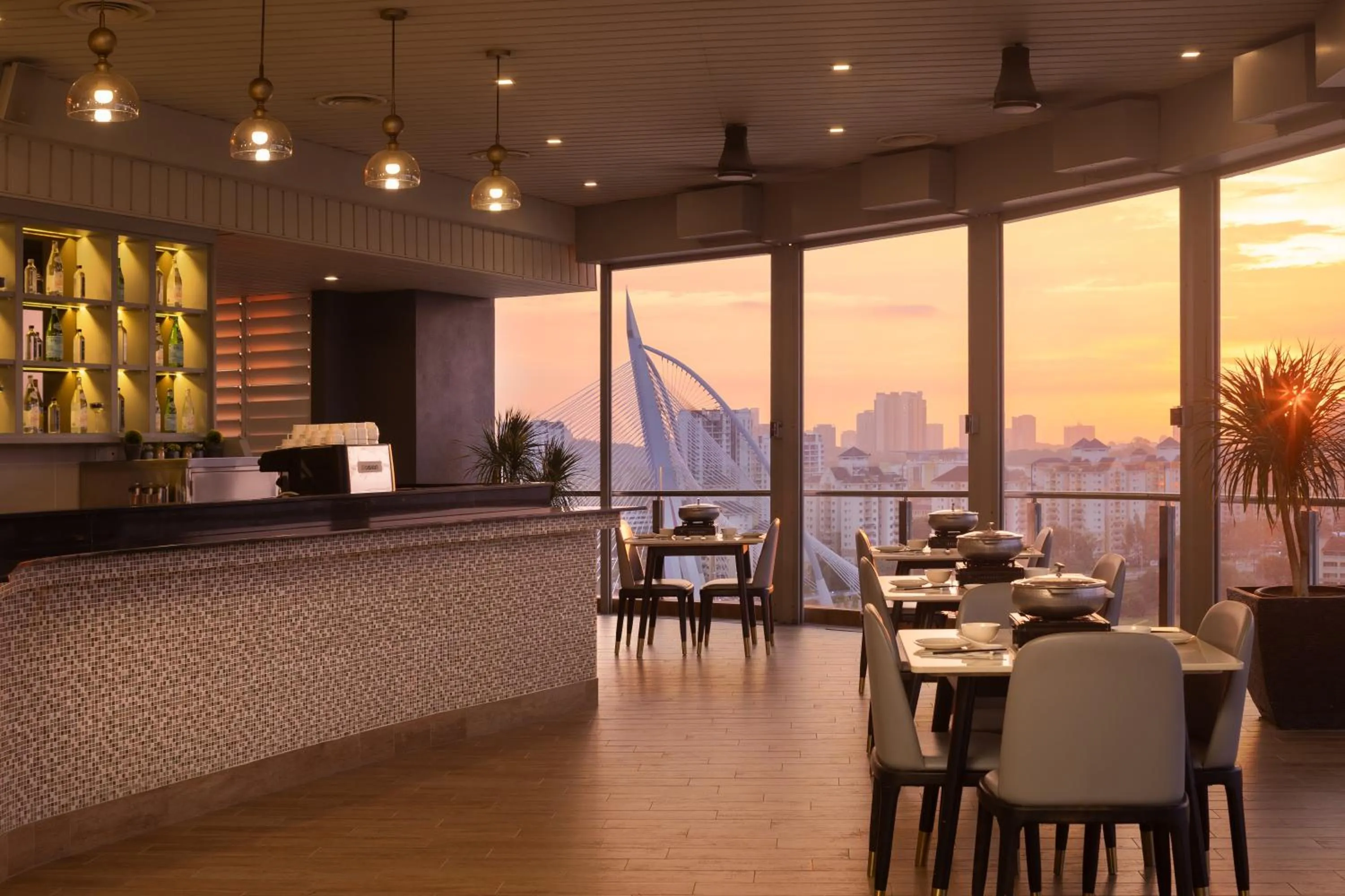 Restaurant/places to eat in Zenith Hotel Putrajaya