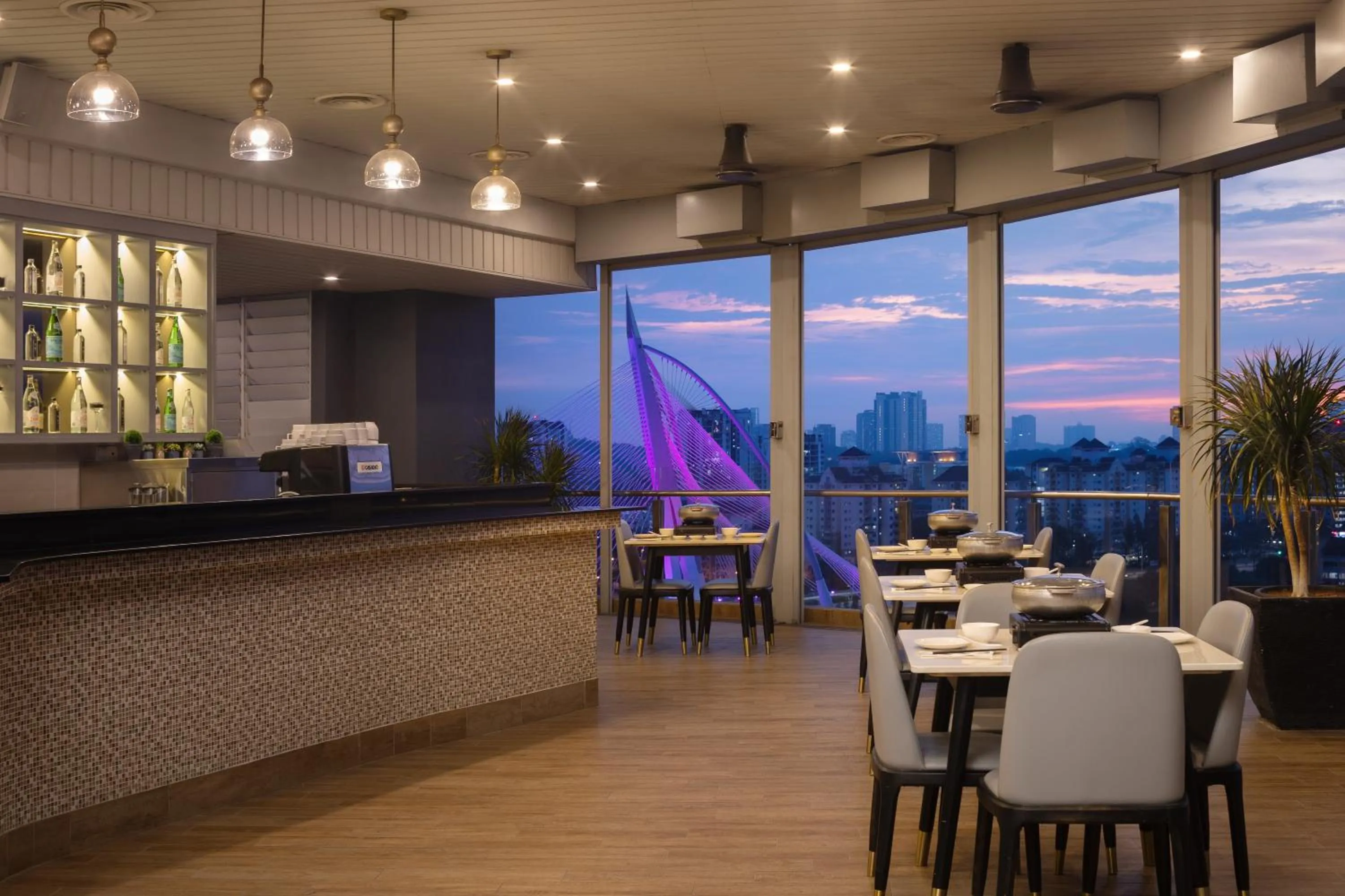 Restaurant/places to eat in Zenith Hotel Putrajaya