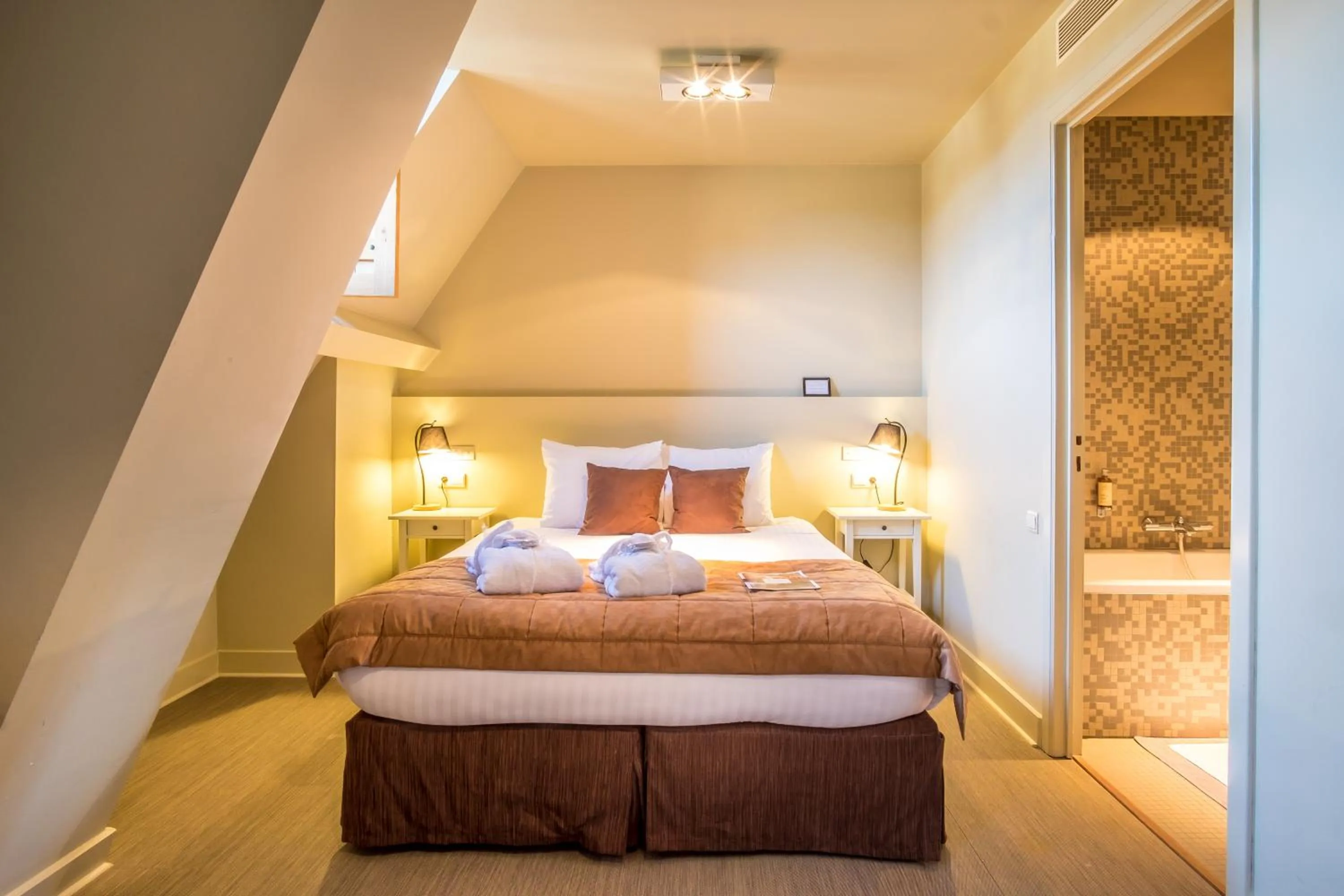 Bed in La Merveilleuse by Infiniti hôtel