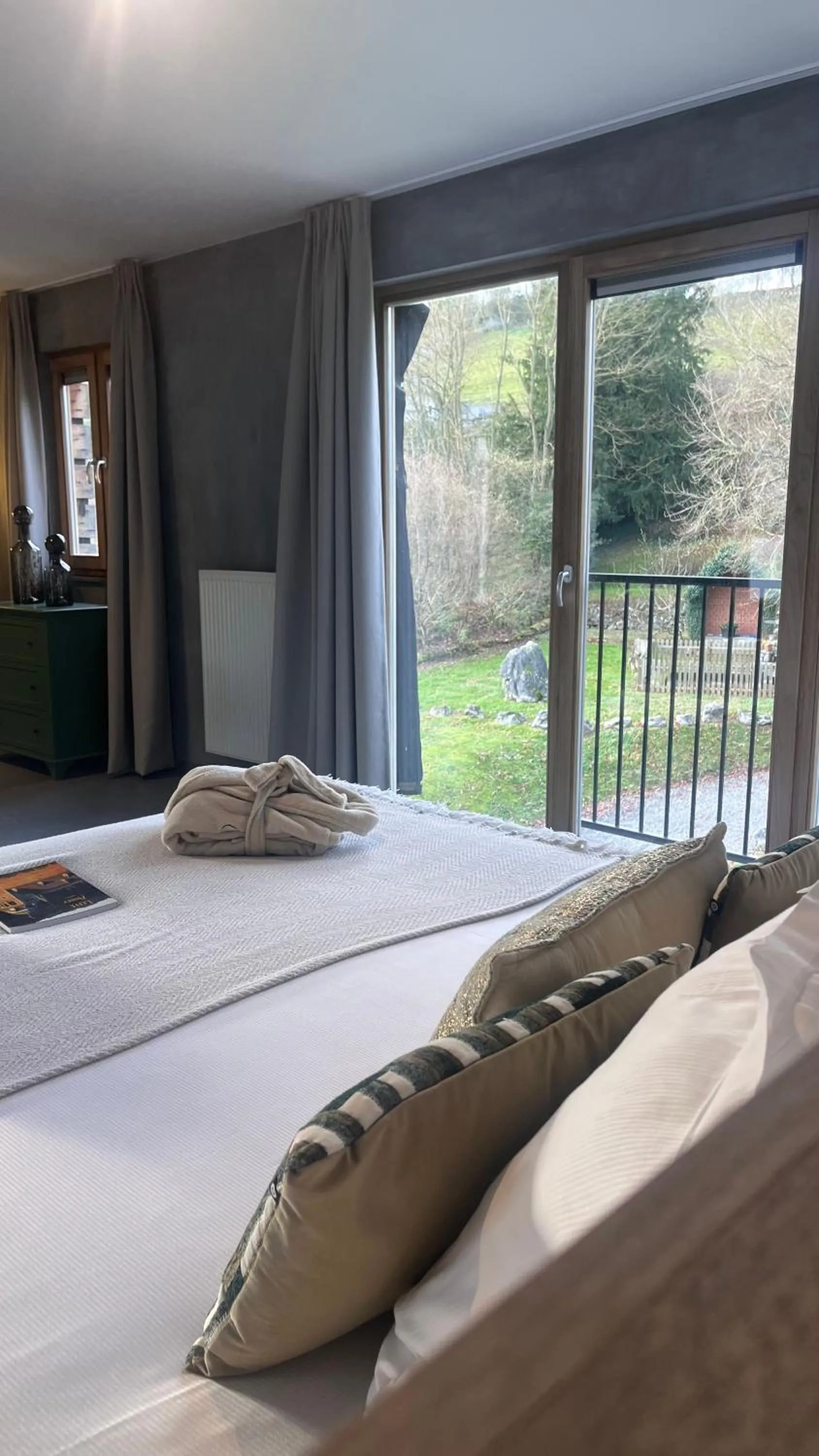 Bed in La Merveilleuse by Infiniti hôtel