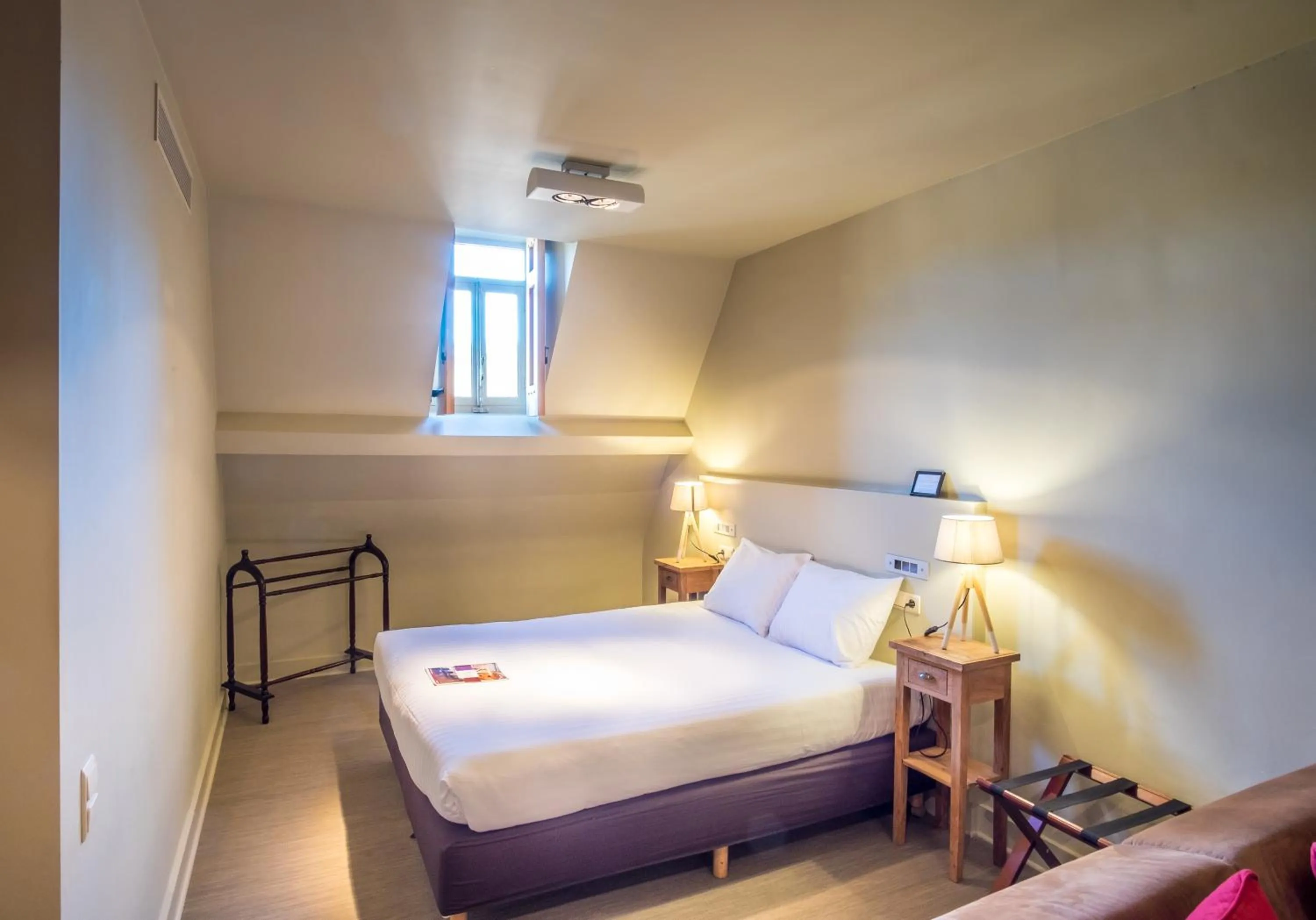 Bedroom, Bed in La Merveilleuse by Infiniti hôtel