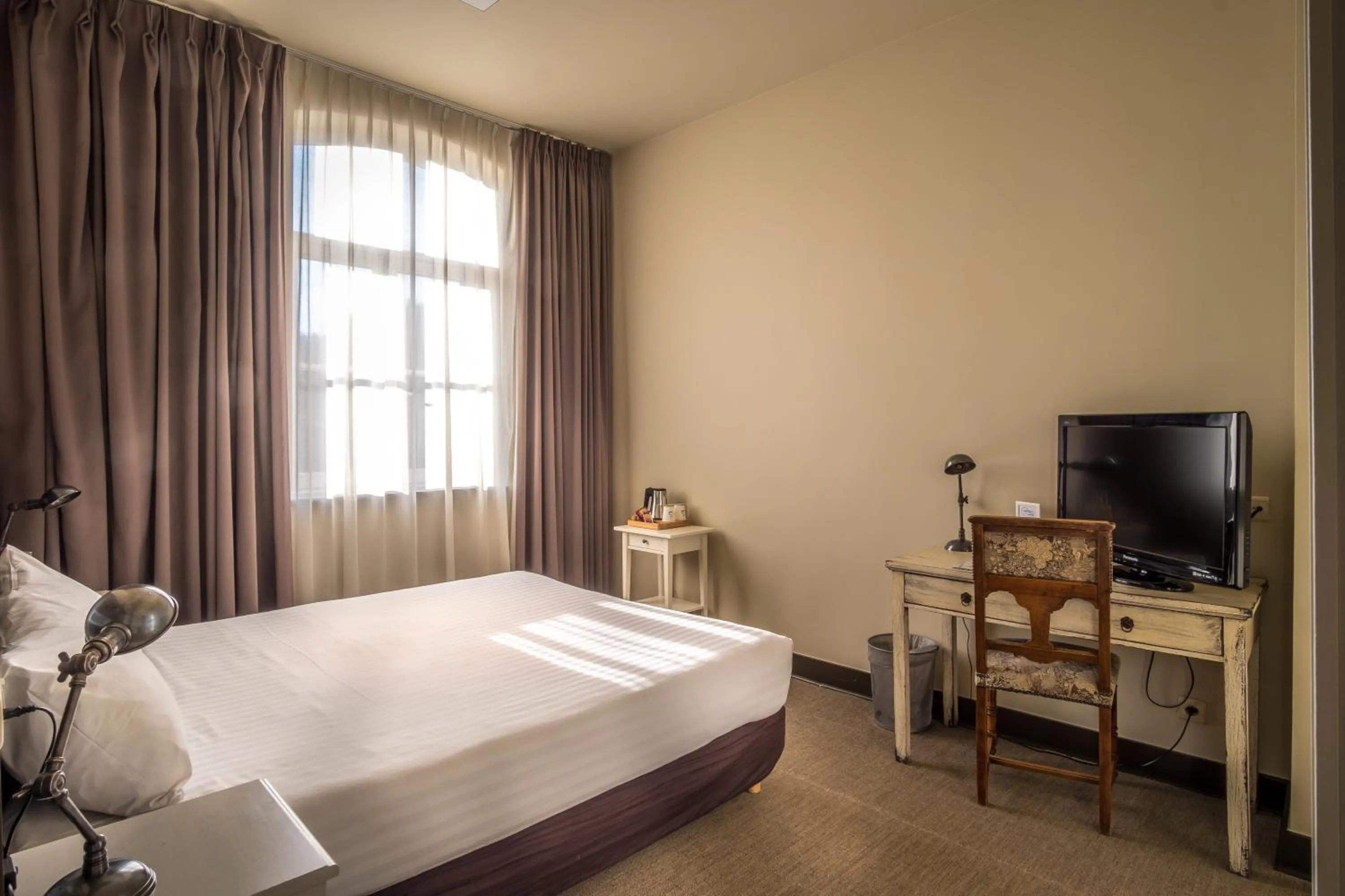 Bedroom, Bed in La Merveilleuse by Infiniti hôtel