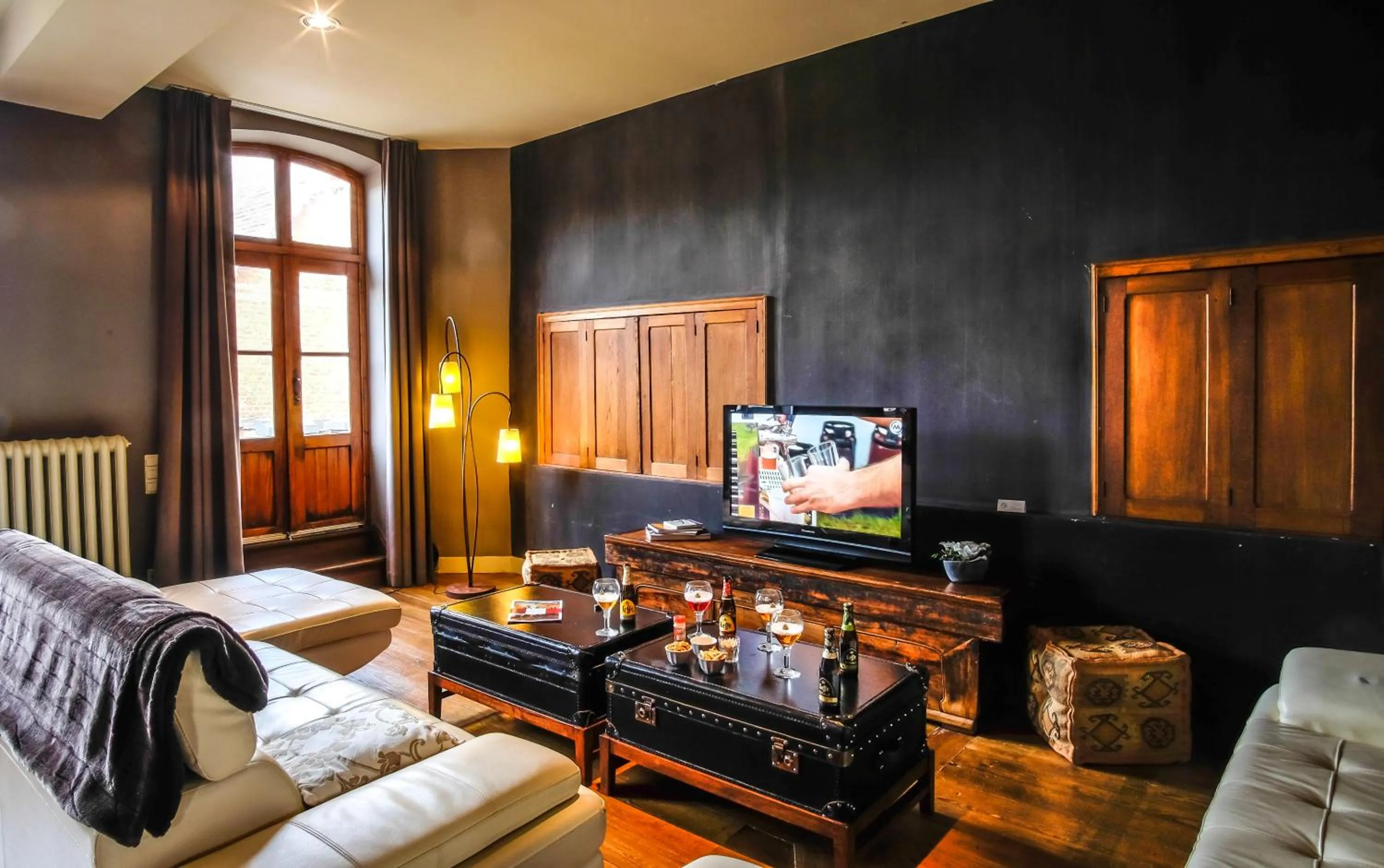 Seating area in La Merveilleuse by Infiniti hôtel