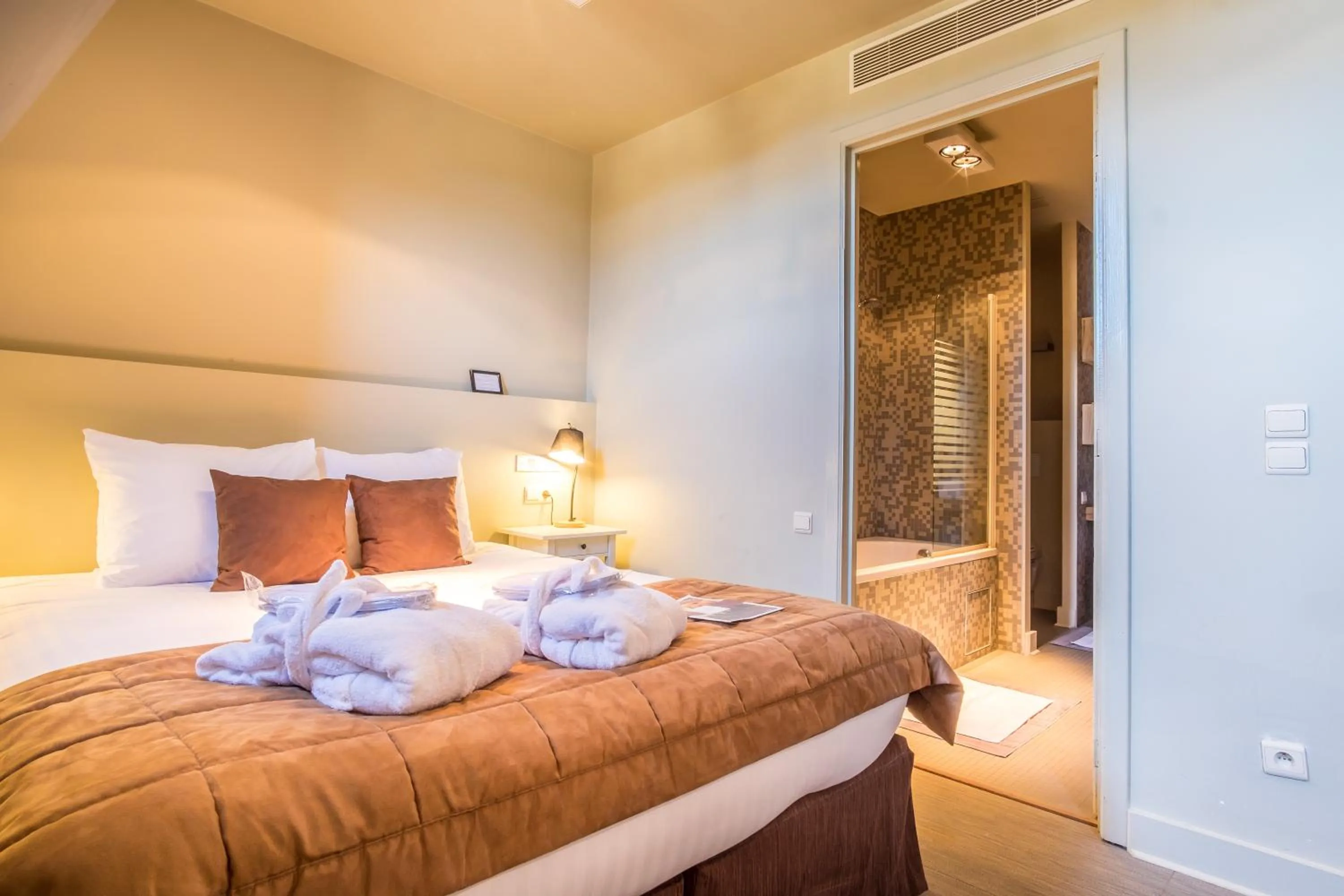 Bed in La Merveilleuse by Infiniti hôtel