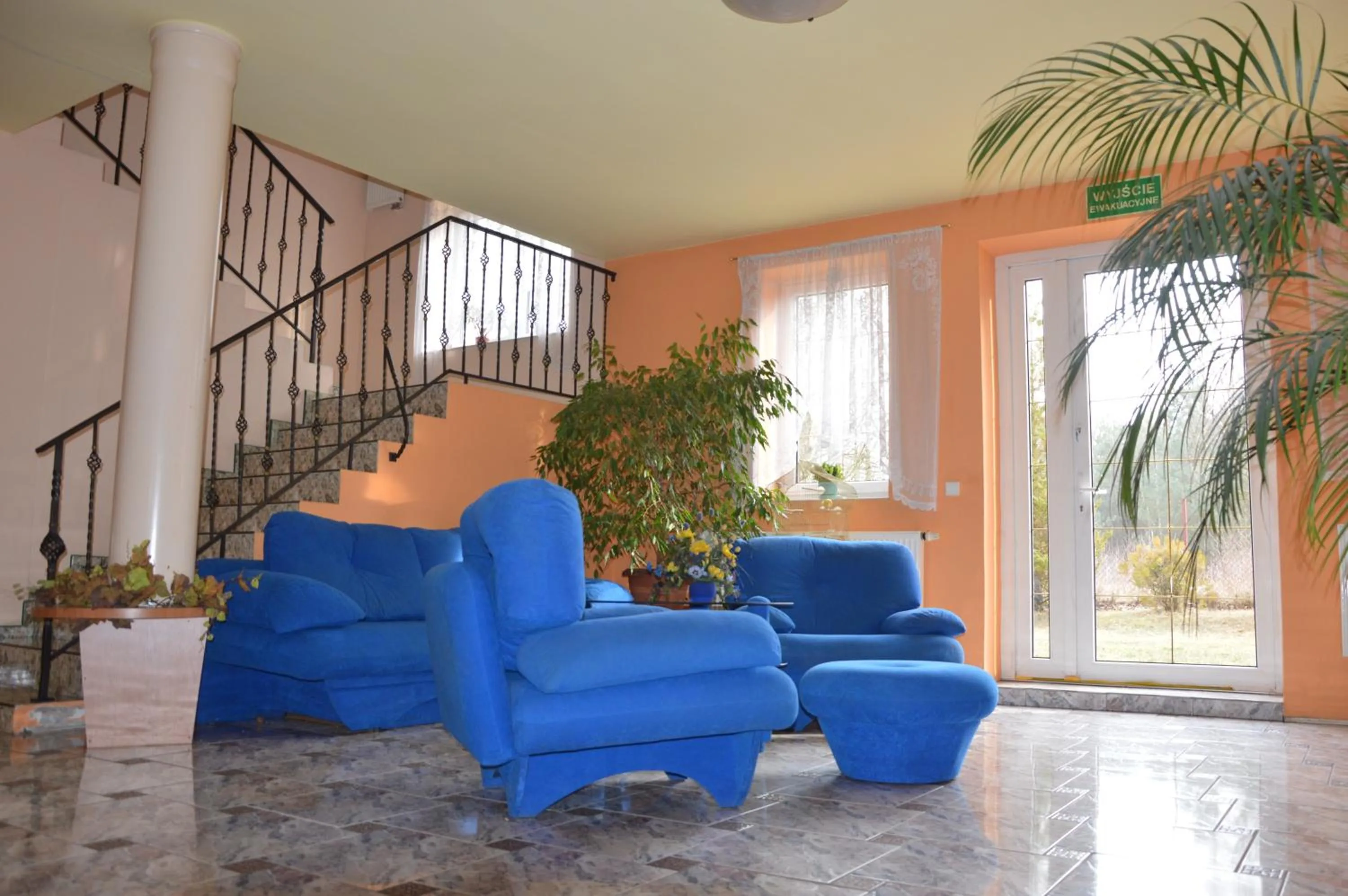 Communal lounge/ TV room in Hotel Pod Dębami