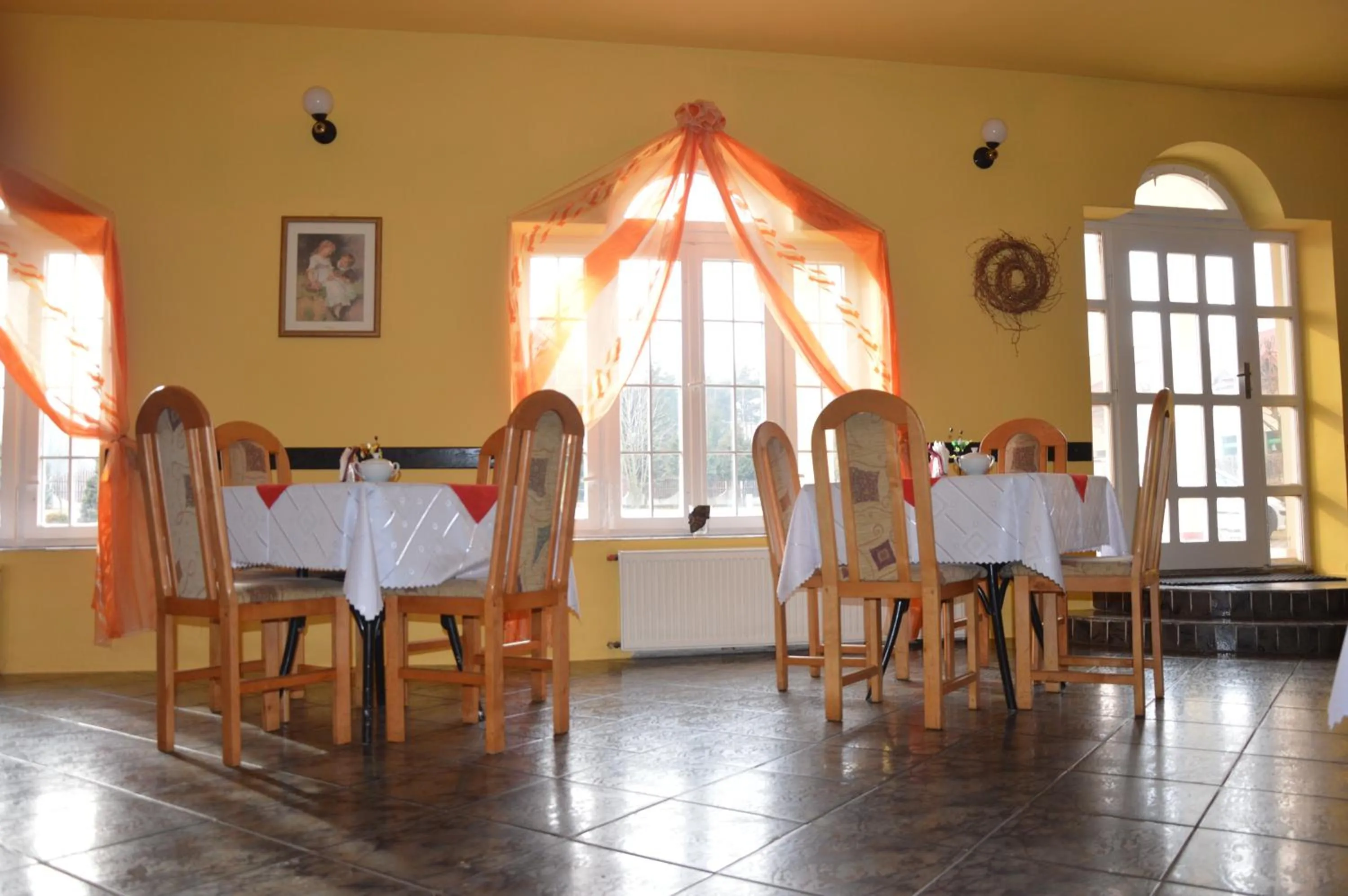 Restaurant/places to eat in Hotel Pod Dębami