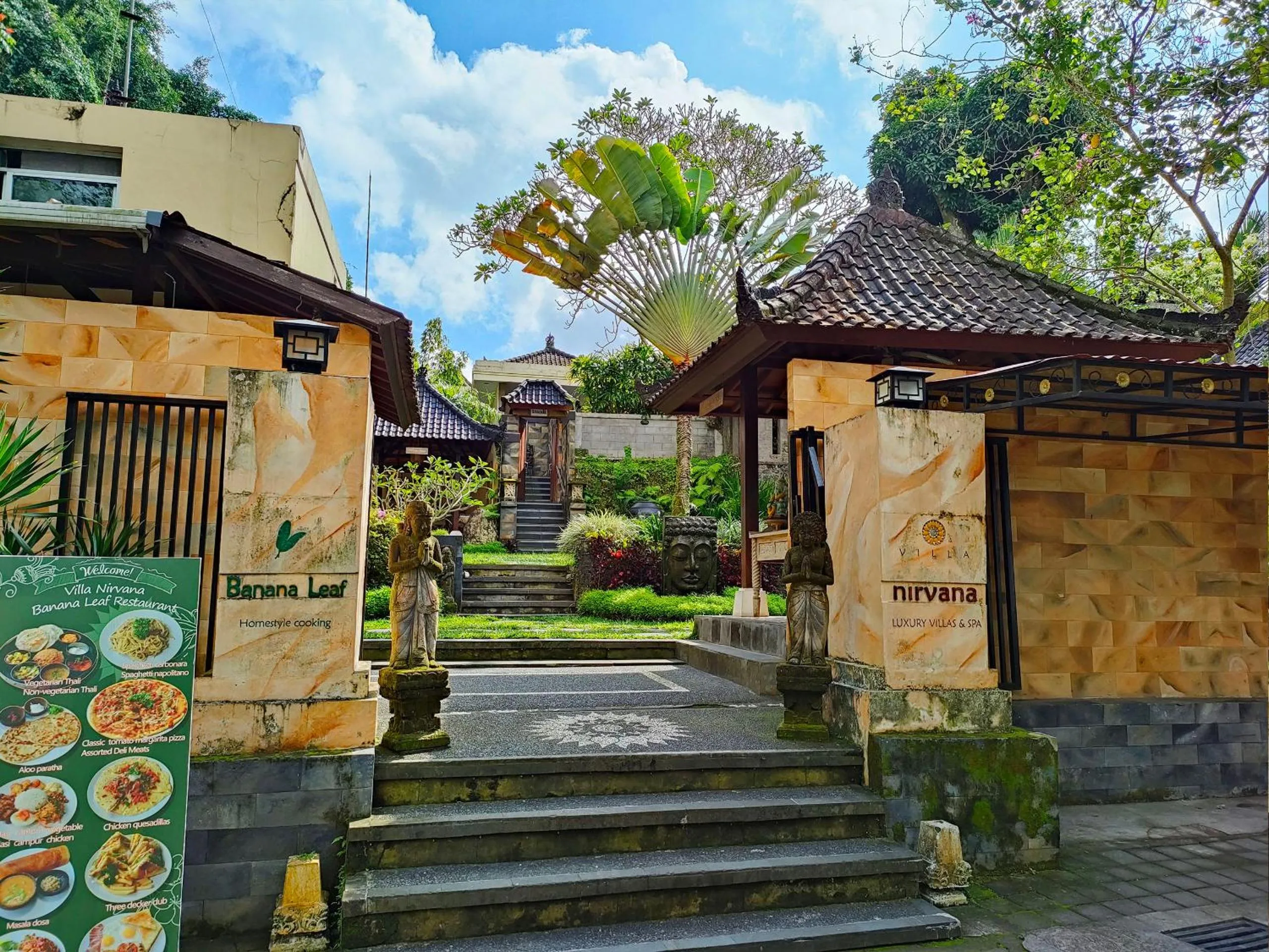 Facade/entrance in Villa Nirvana