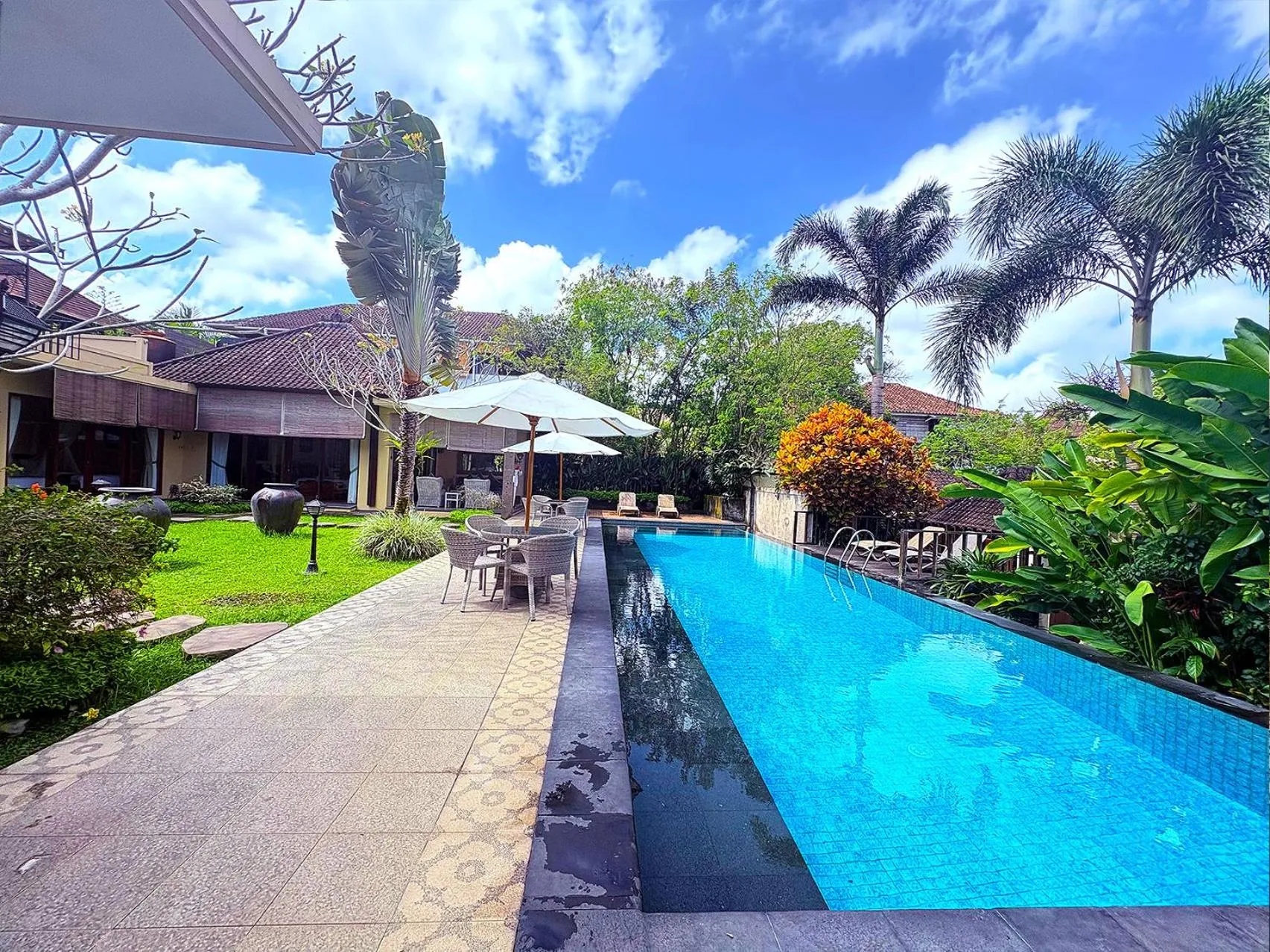 Property building in Villa Nirvana