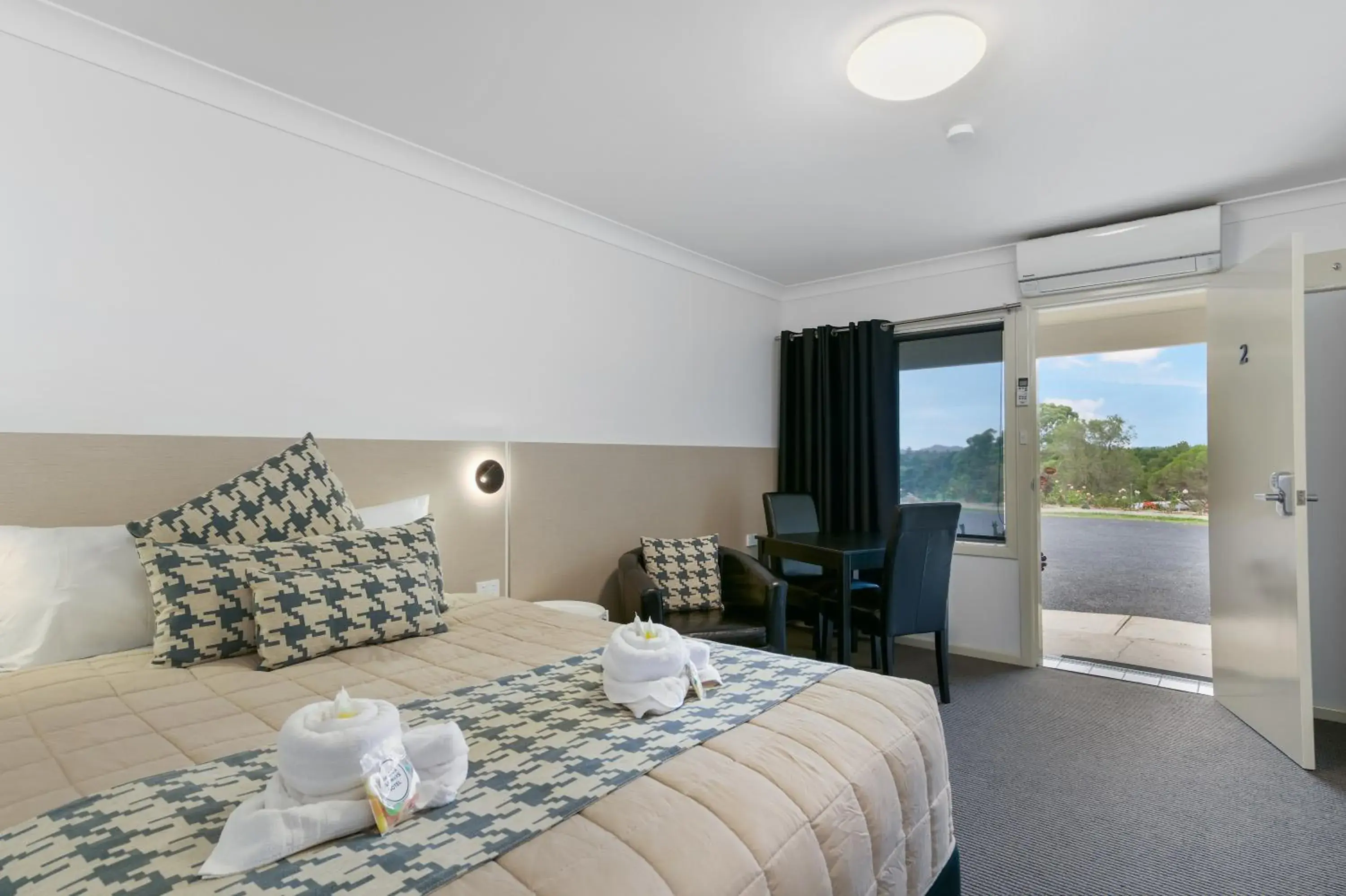 Queen Room in Kandos Fairways Motel Queen Room in Kandos Fairways Motel