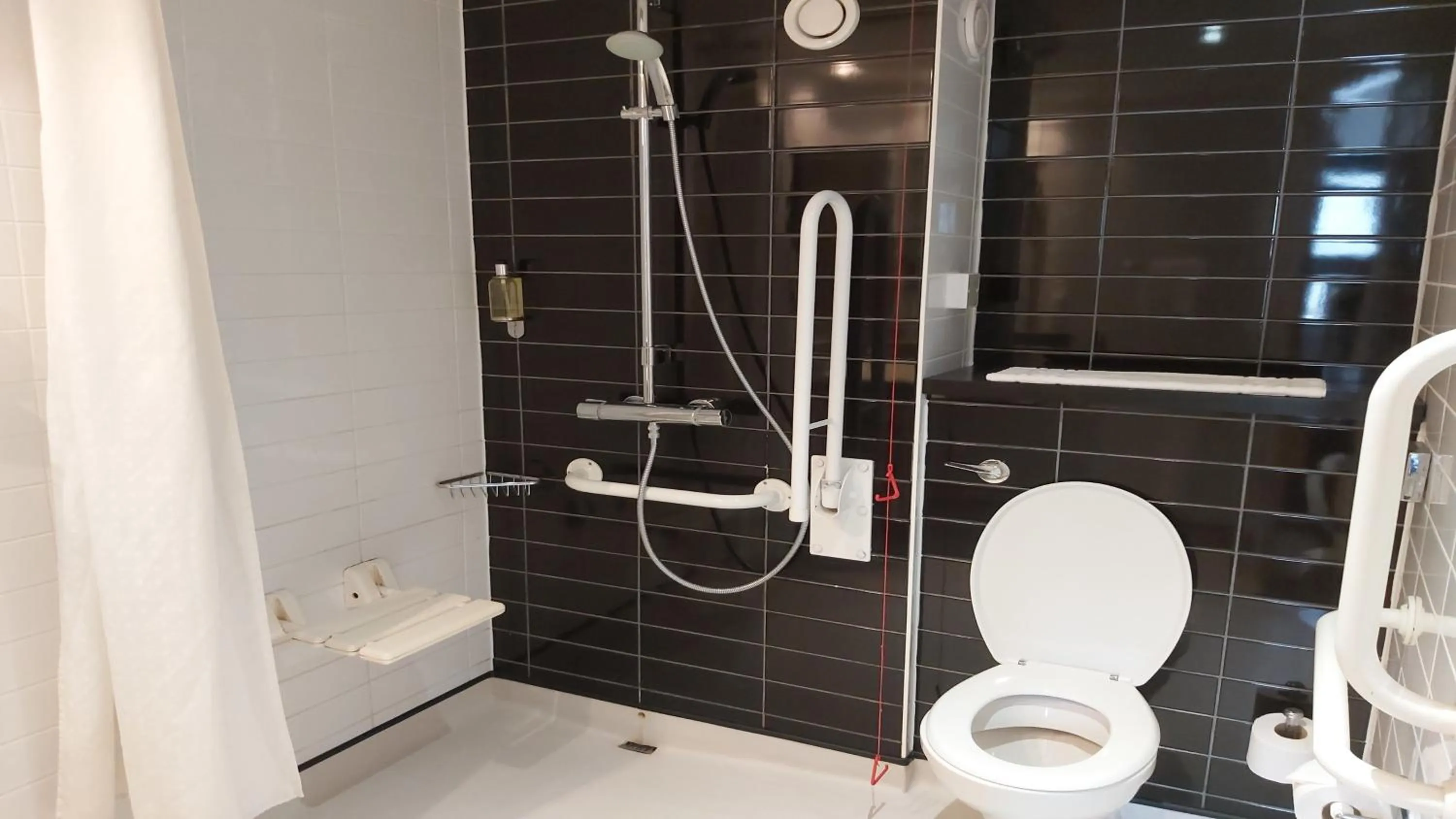 Photo of the whole room in Holiday Inn Express Glenrothes by IHG