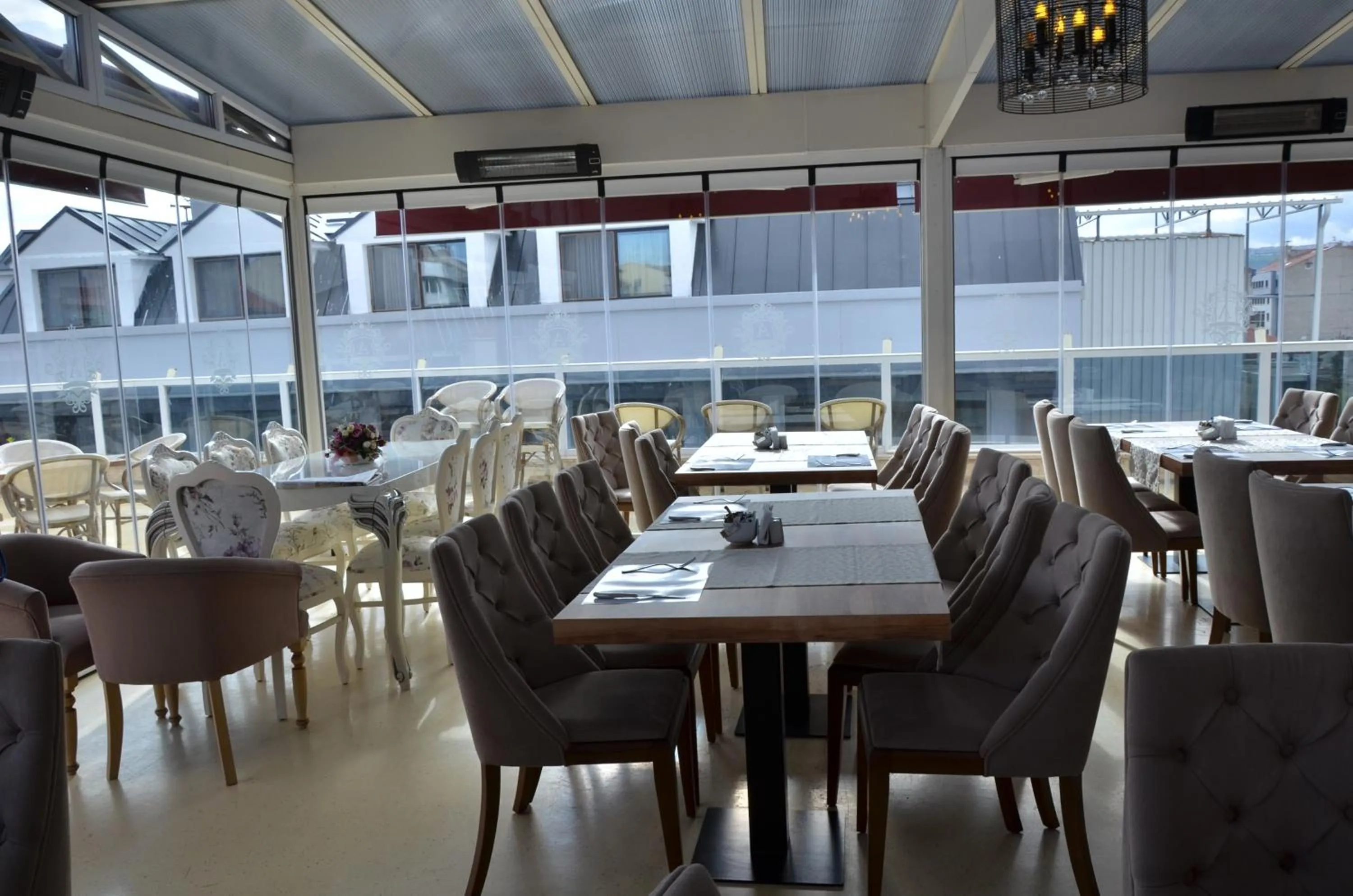 Restaurant/places to eat in Ada Life Hotel