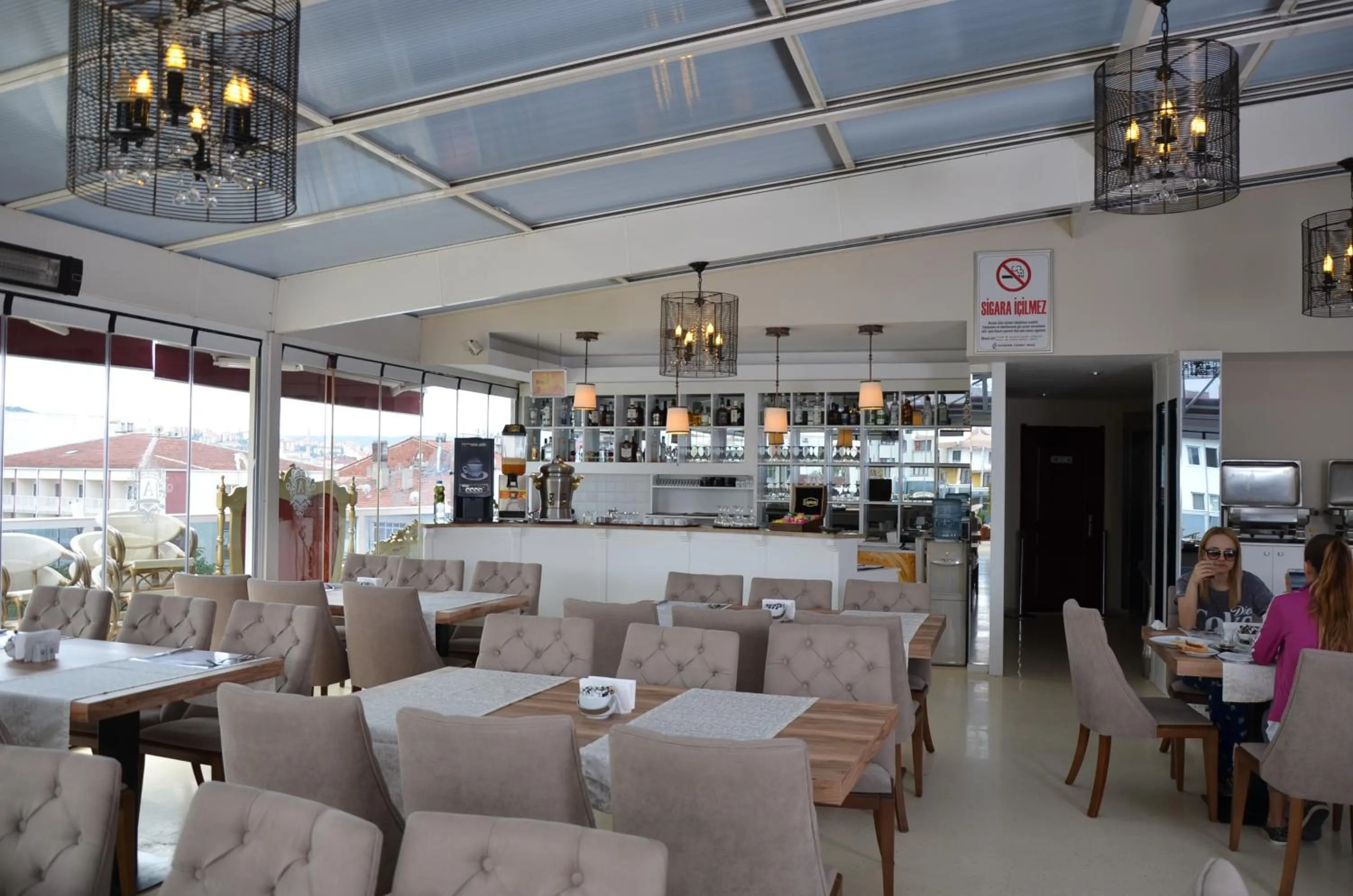 Restaurant/places to eat in Ada Life Hotel