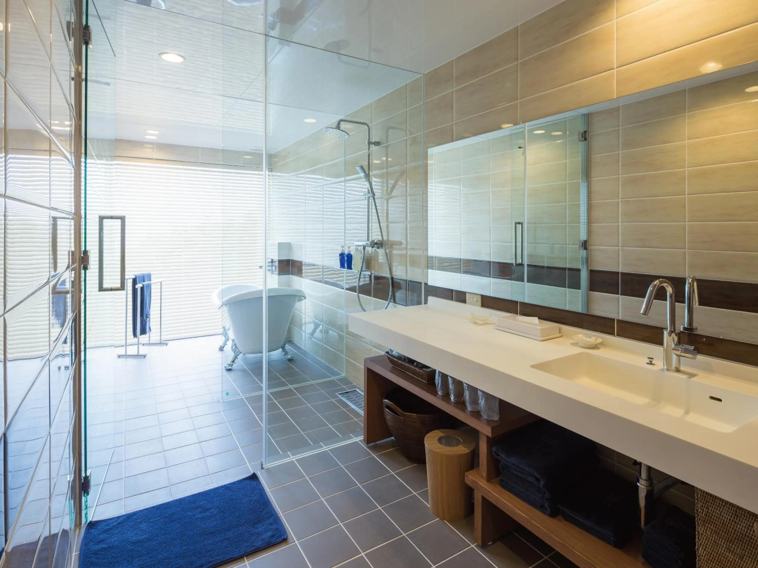 Bathroom in Condominium T-Room