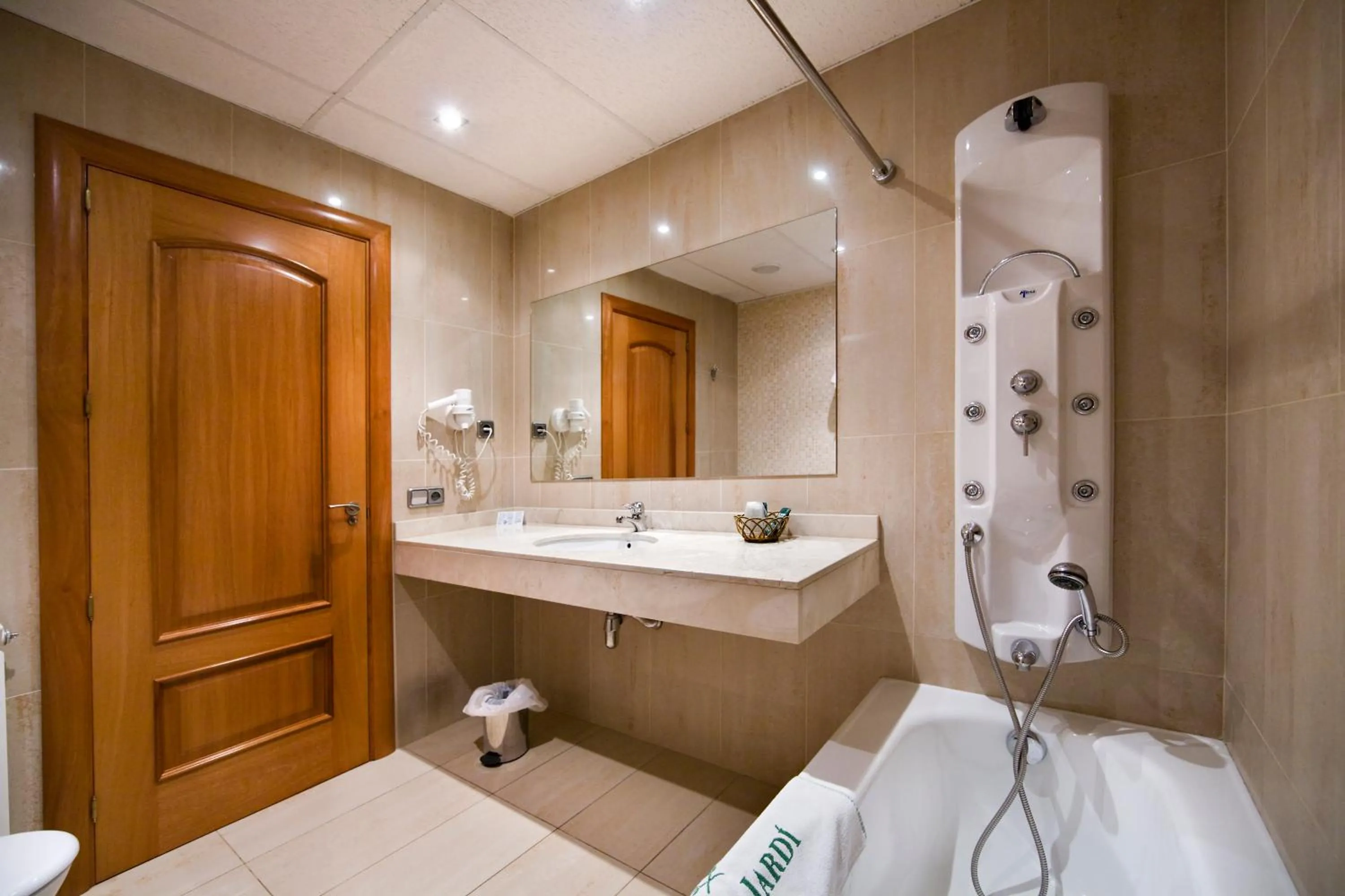 Toilet in Hotel Jardí Apartaments