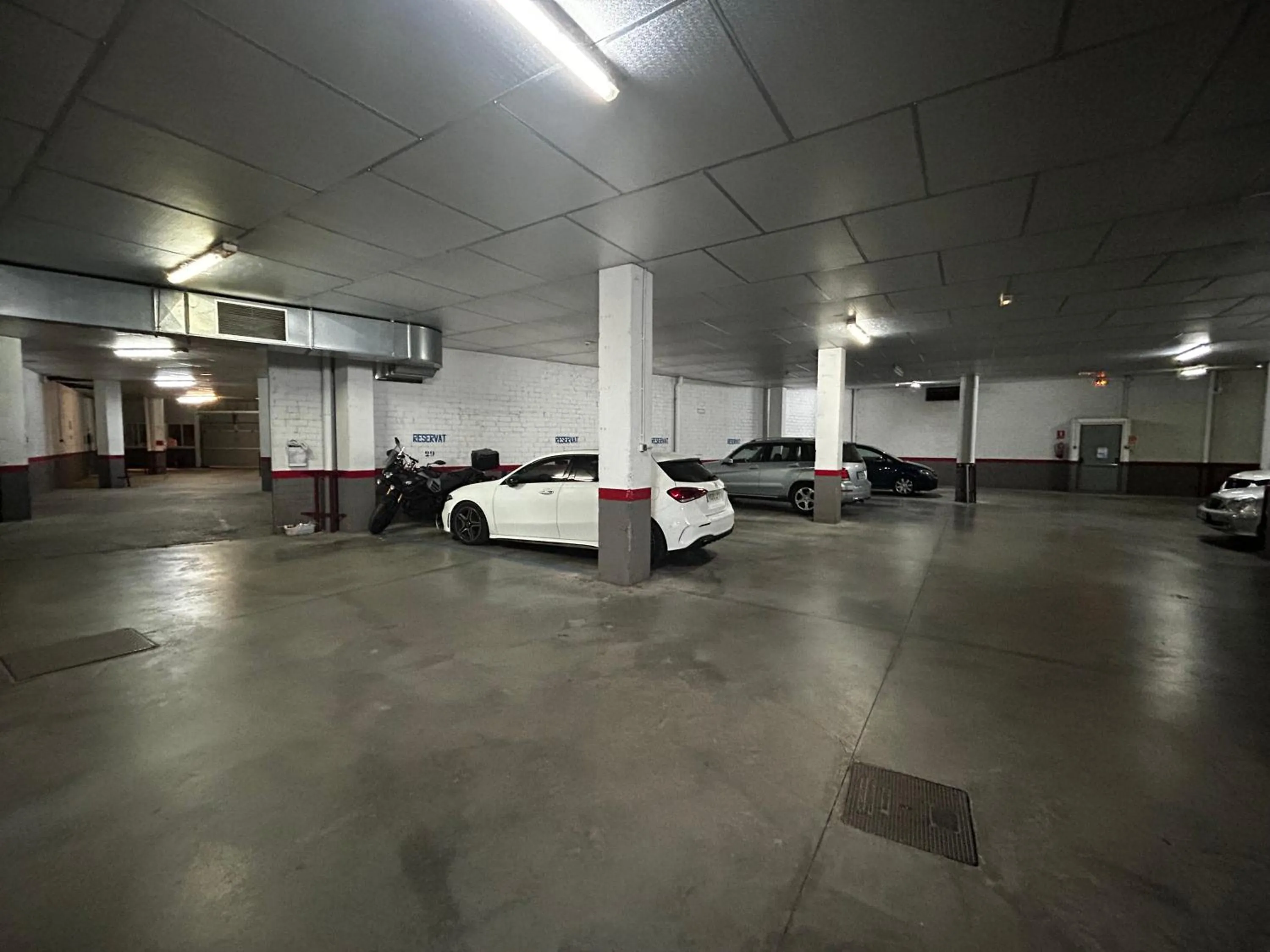 Parking in Hotel Jardí Apartaments