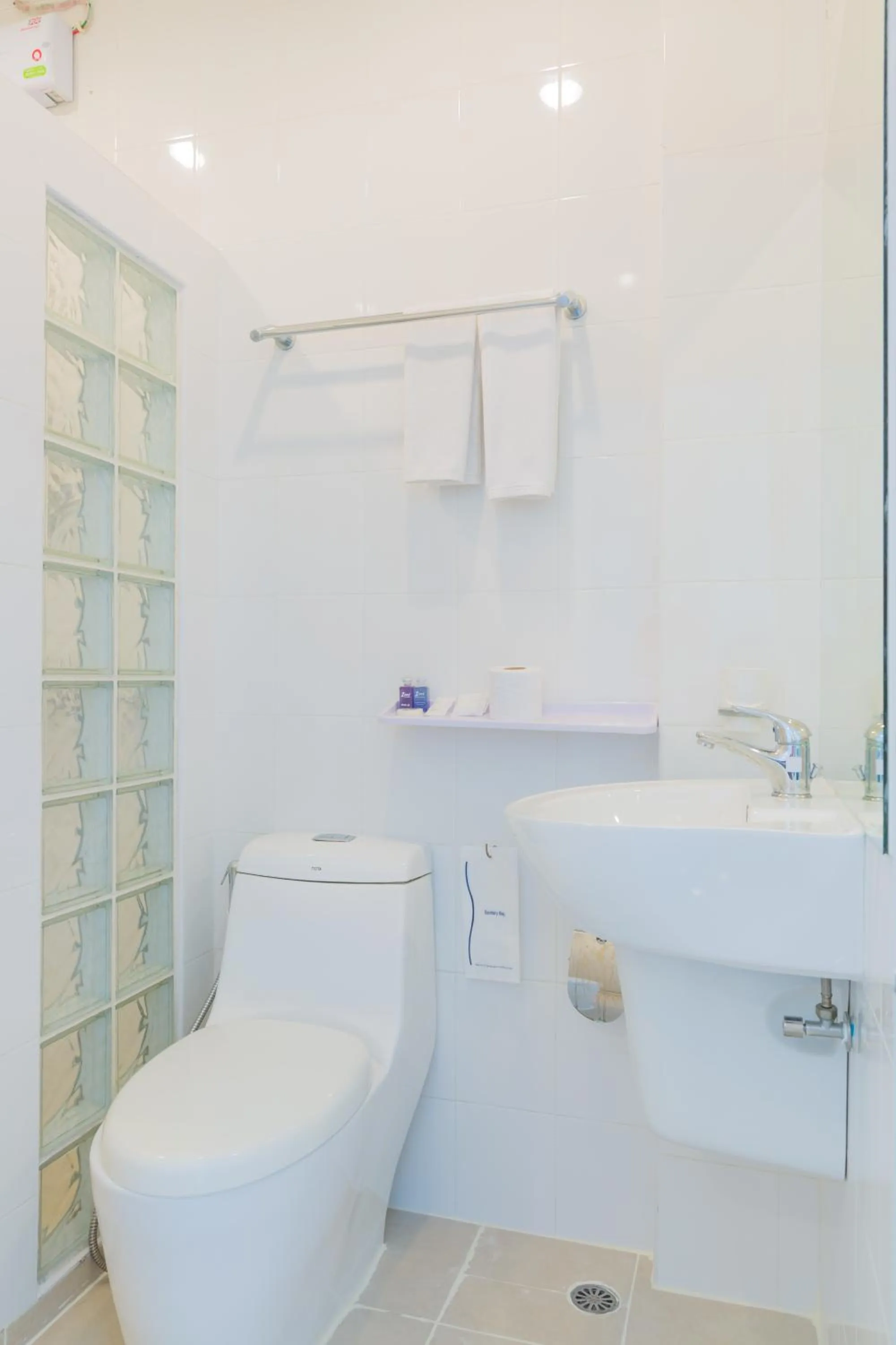 Shower in Zing Resort & Spa