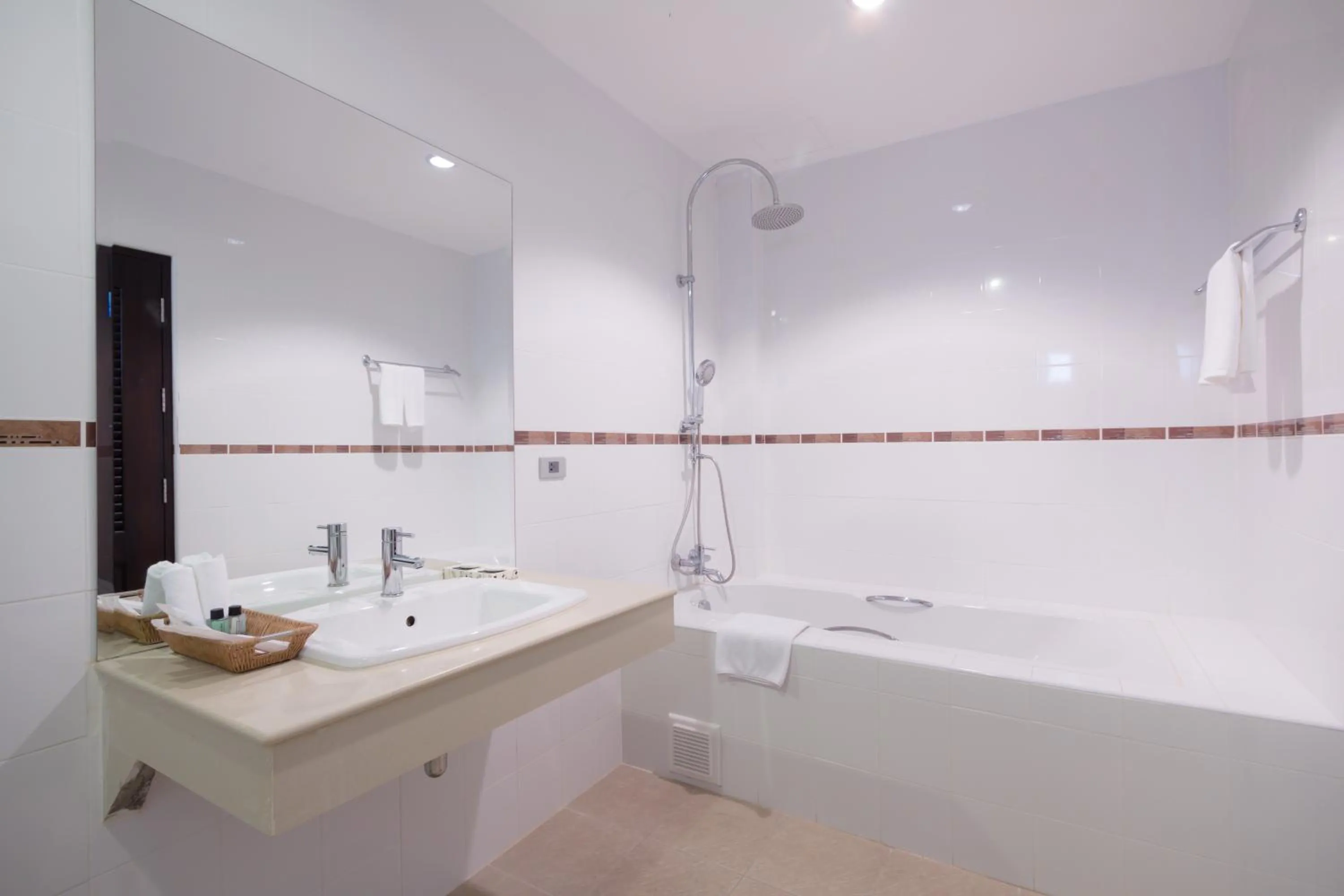 Shower in Zing Resort & Spa