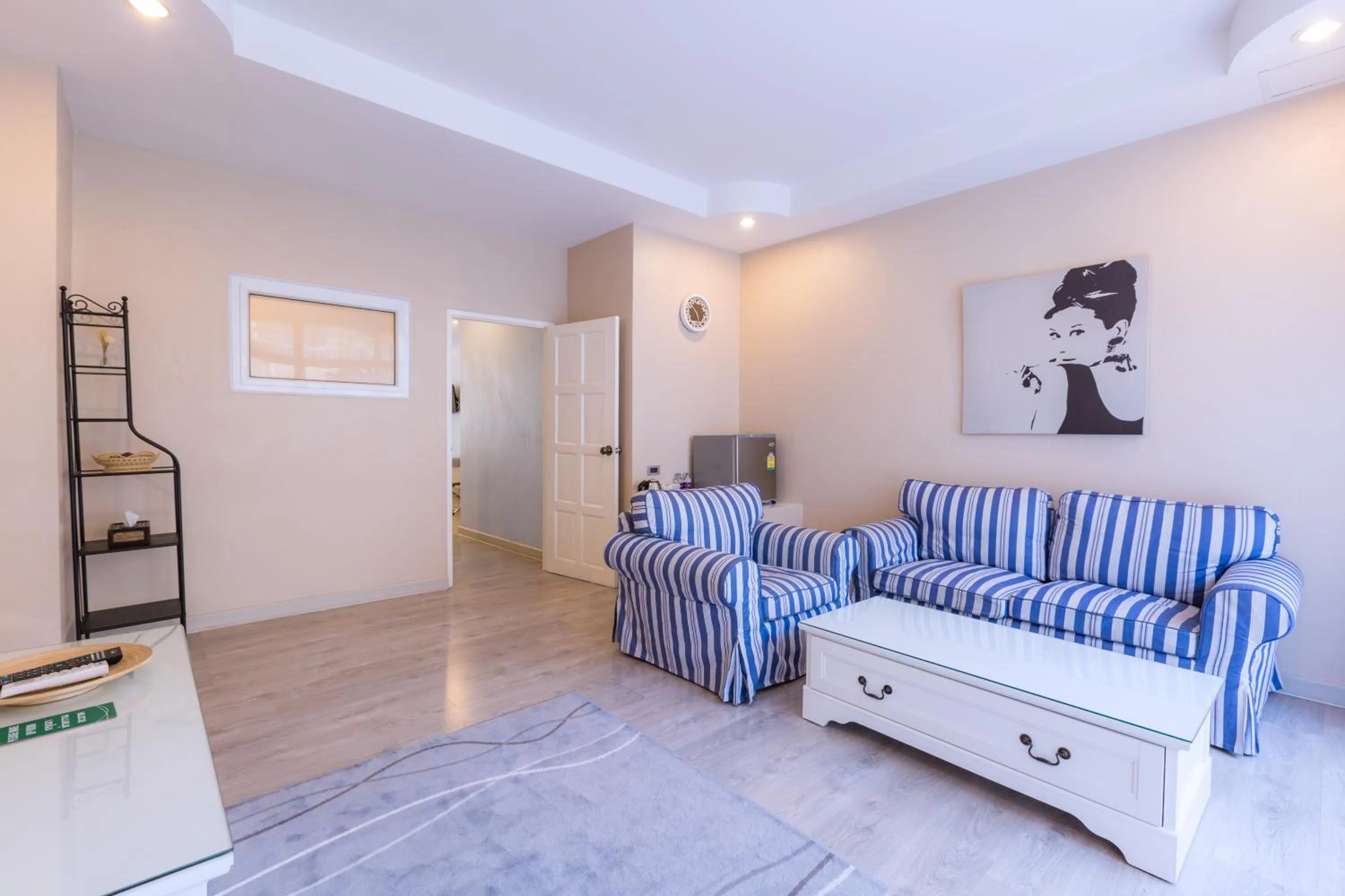 Communal lounge/ TV room in Zing Resort & Spa