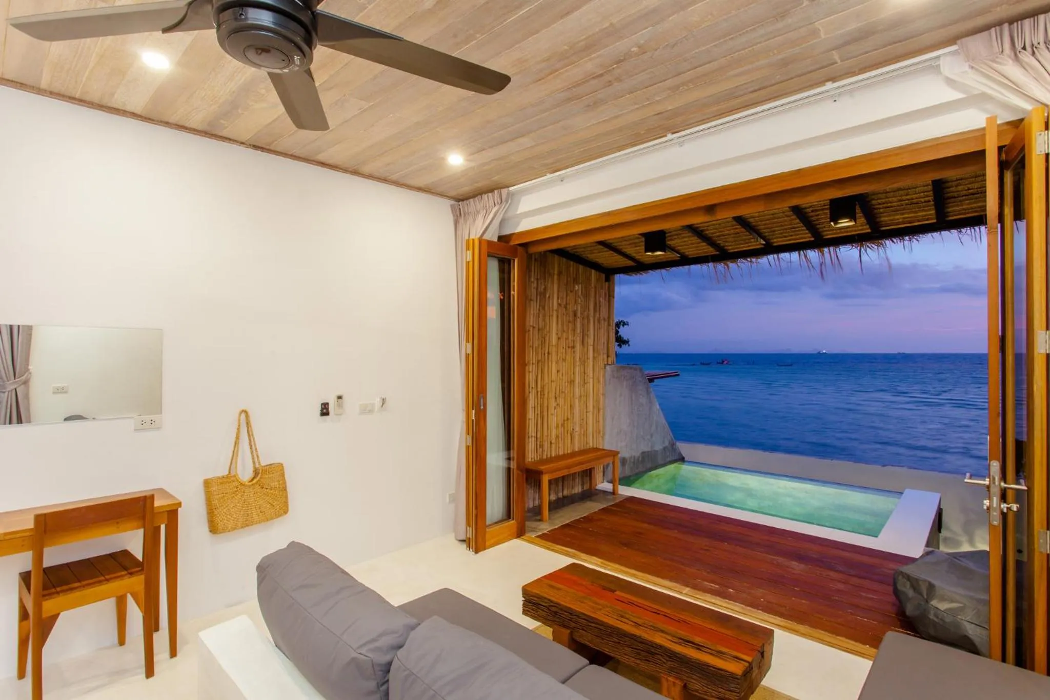 Night in The Humble Villas