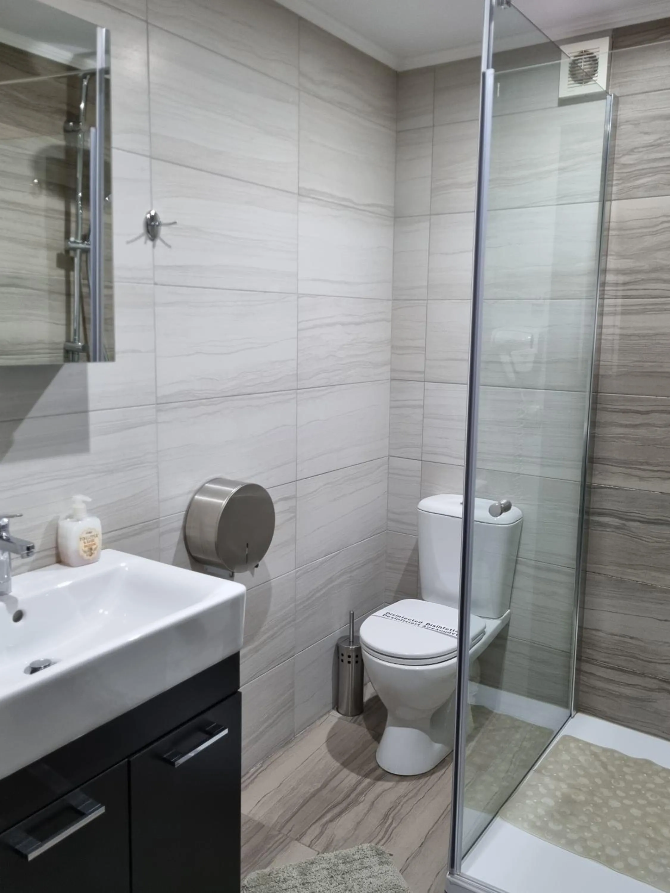 Bathroom in Hotels Voras