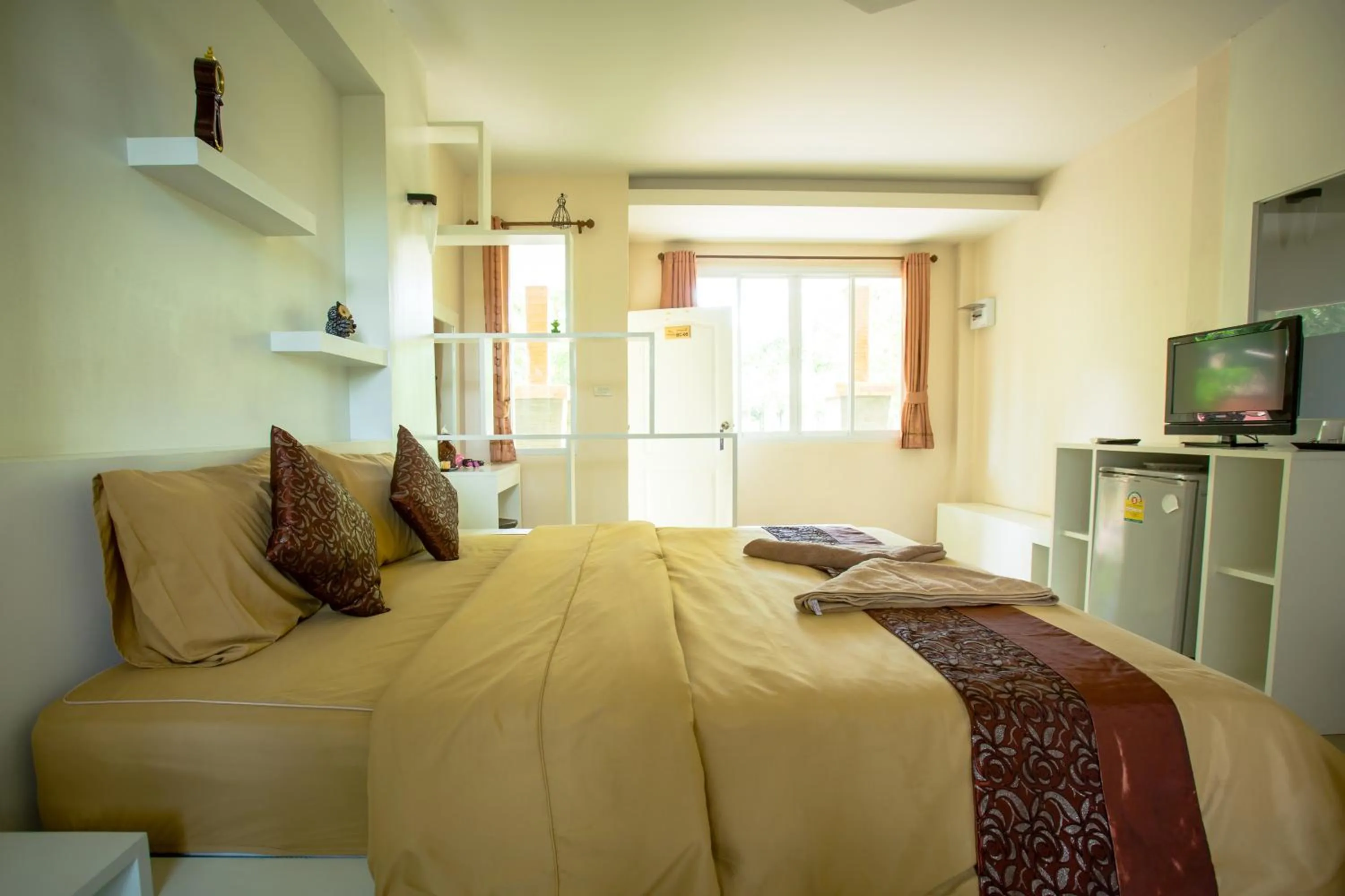 Photo of the whole room, Bed in Diamond Hill Resort