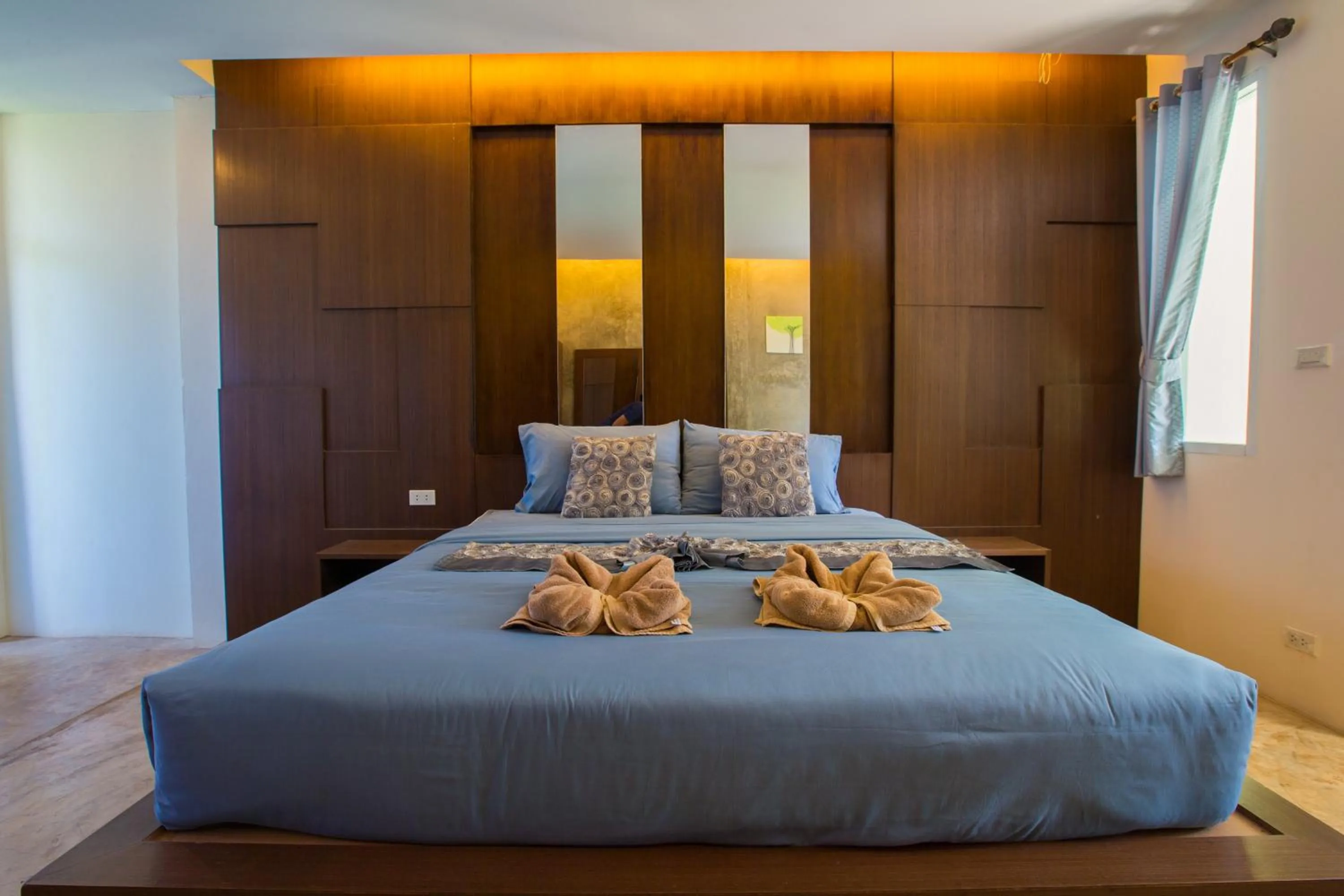 Photo of the whole room, Bed in Diamond Hill Resort