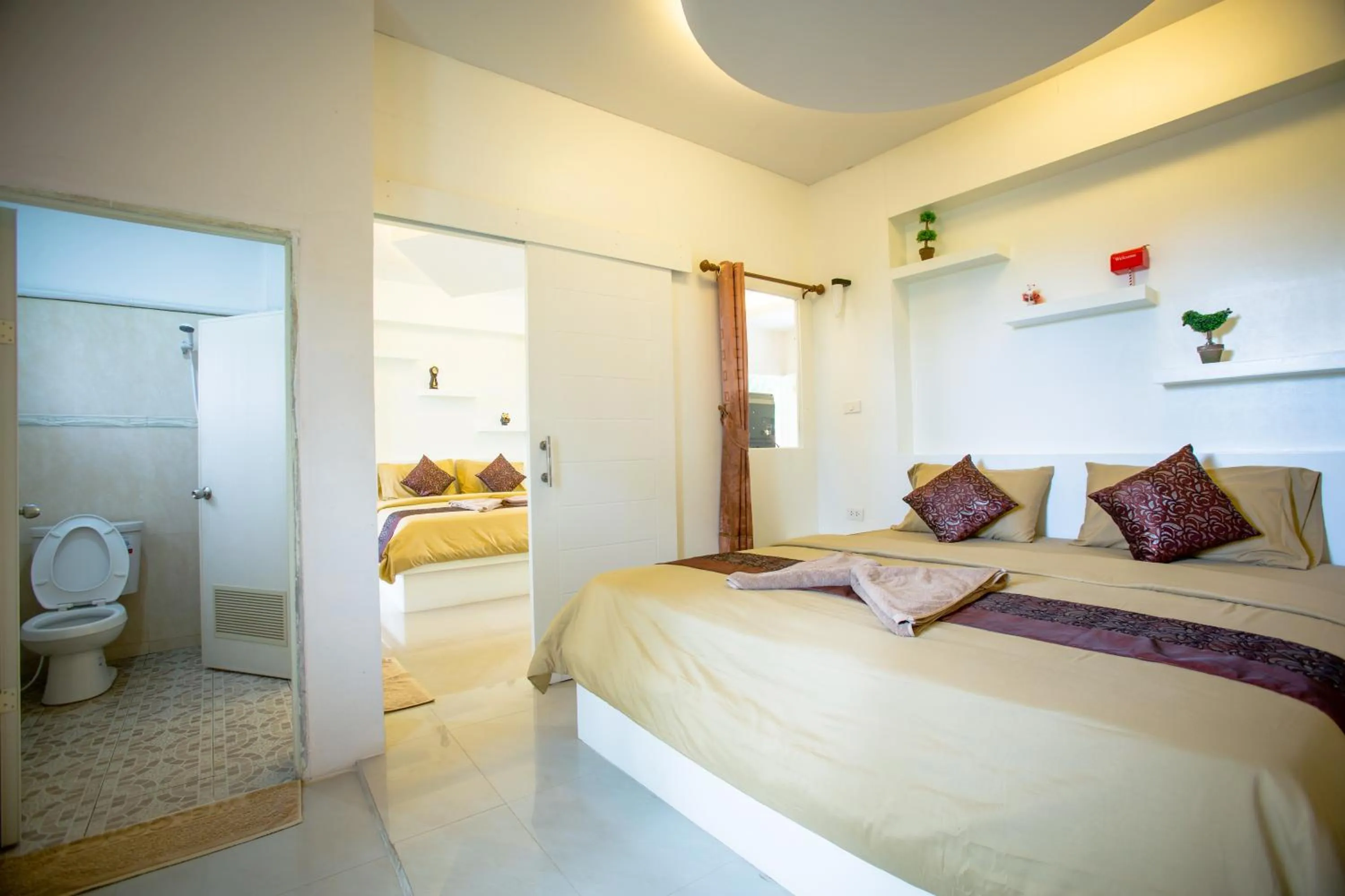 Photo of the whole room, Bed in Diamond Hill Resort