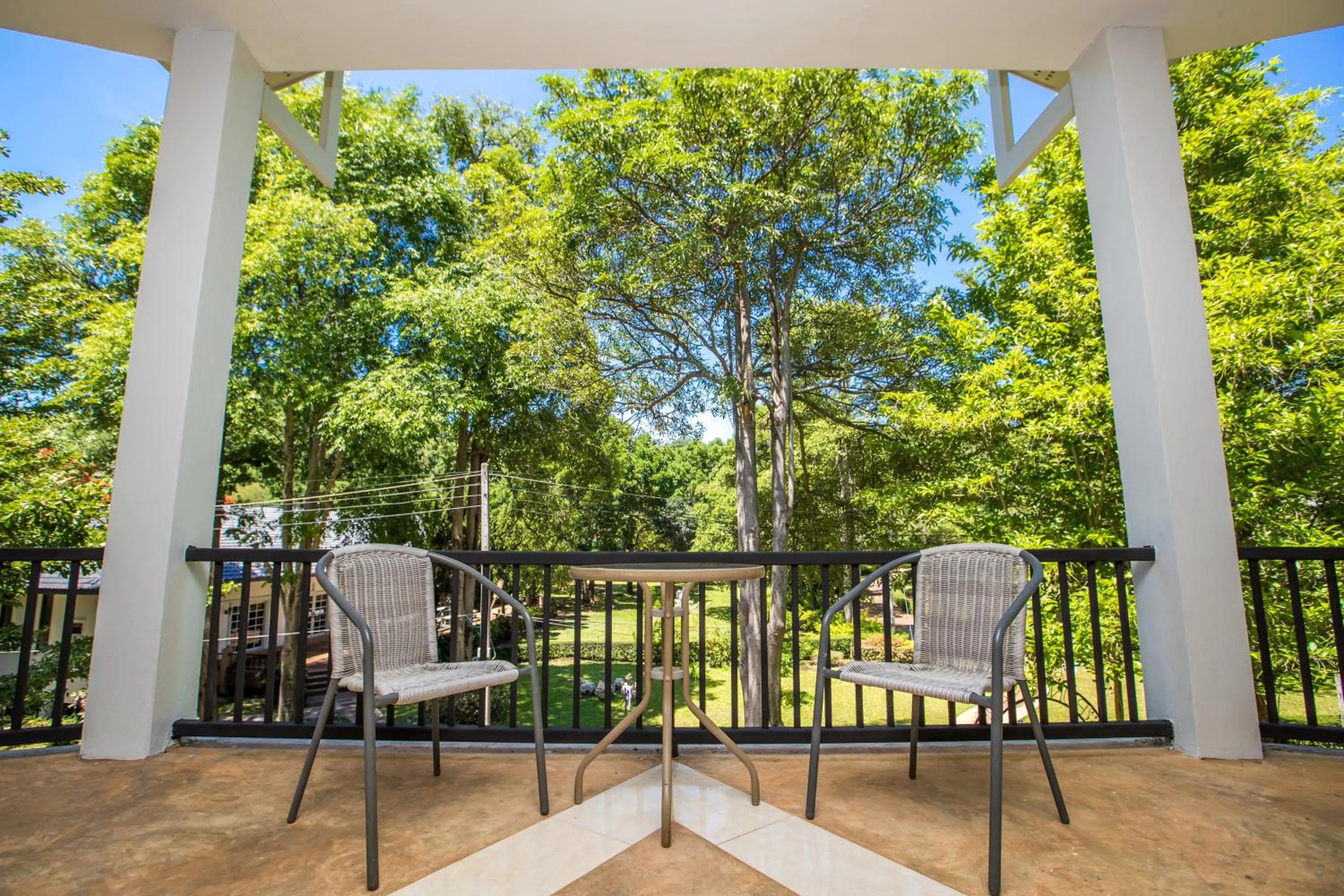 Seating area in Diamond Hill Resort