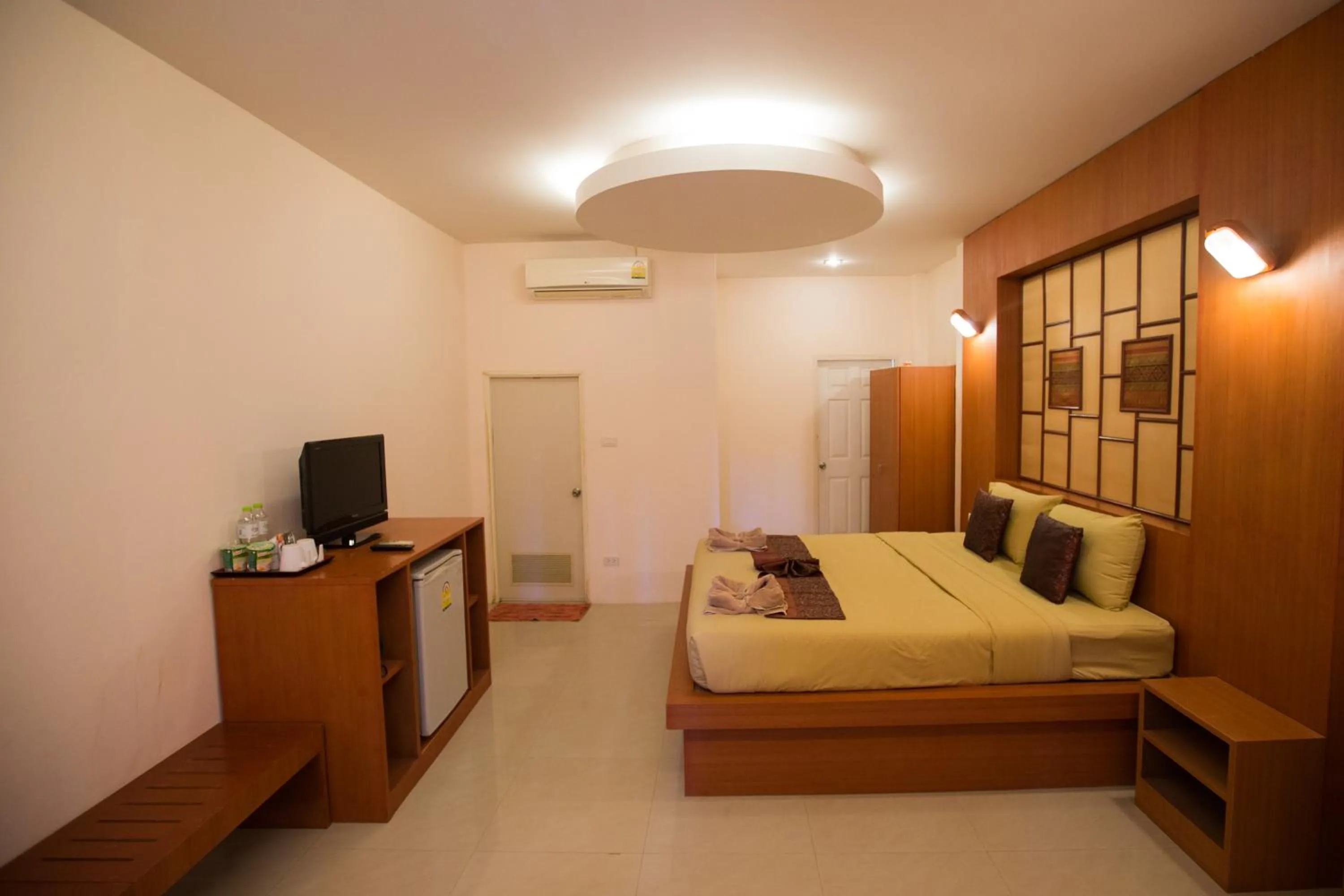 Photo of the whole room, Bed in Diamond Hill Resort