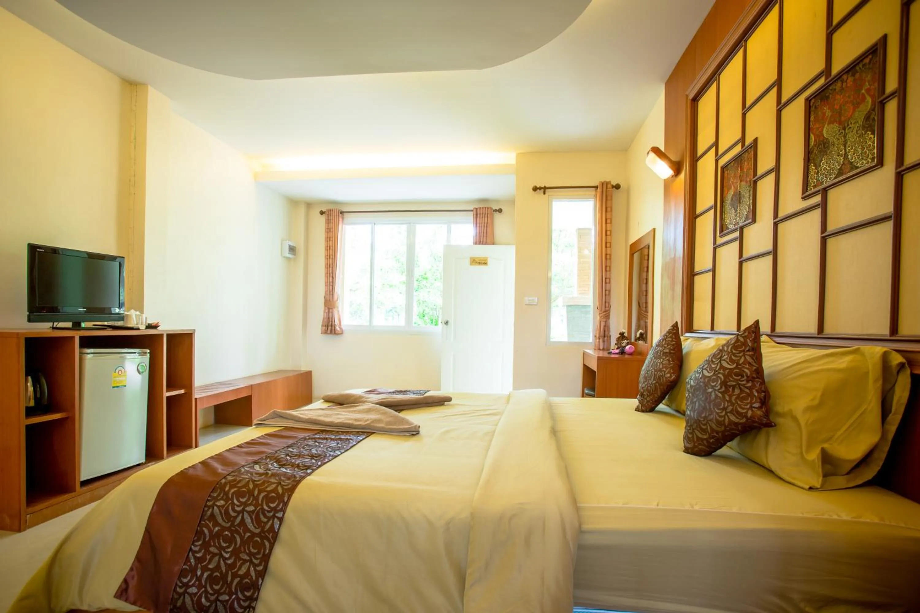 Photo of the whole room, Bed in Diamond Hill Resort