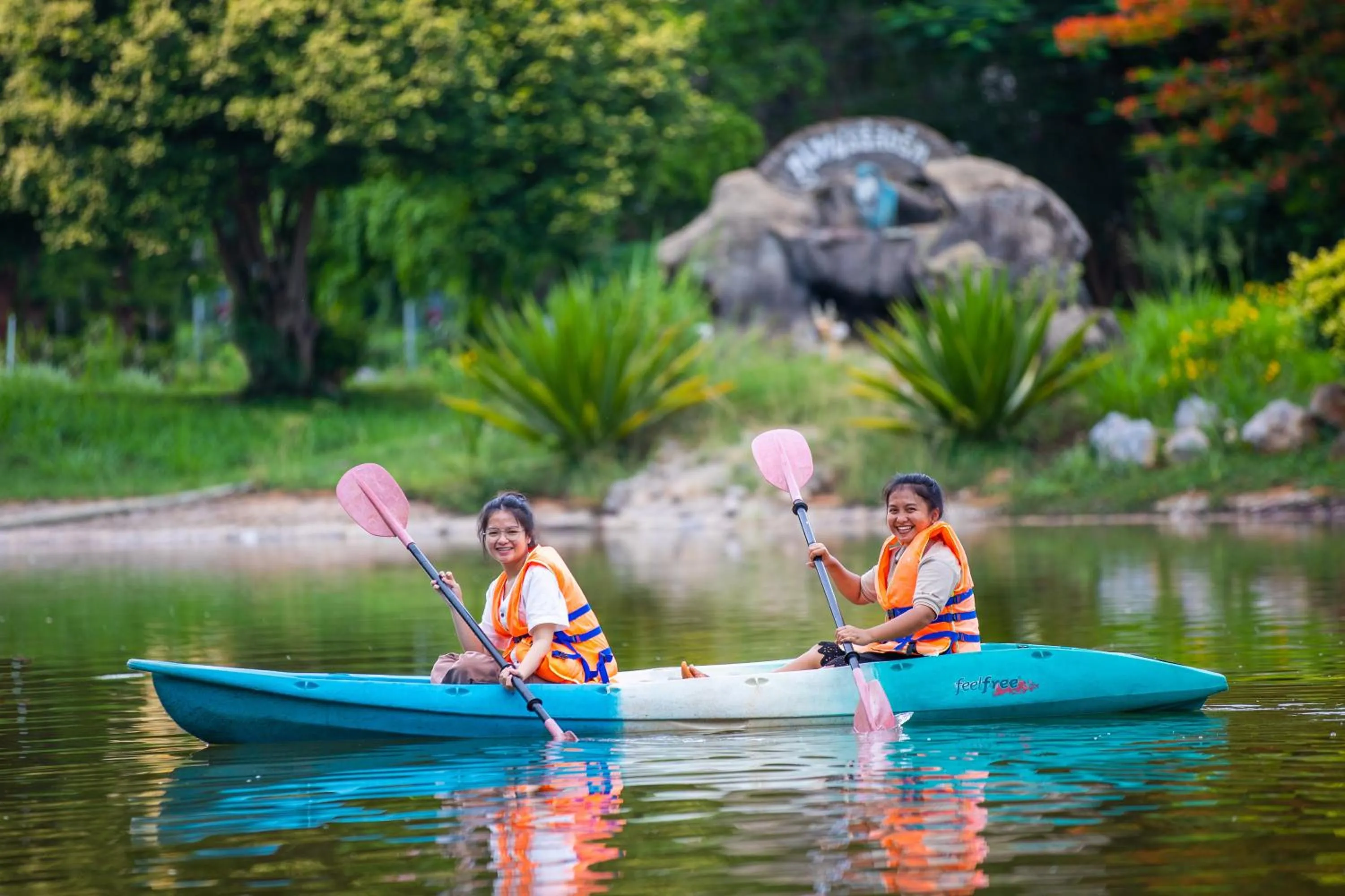 Canoeing in Diamond Hill Resort