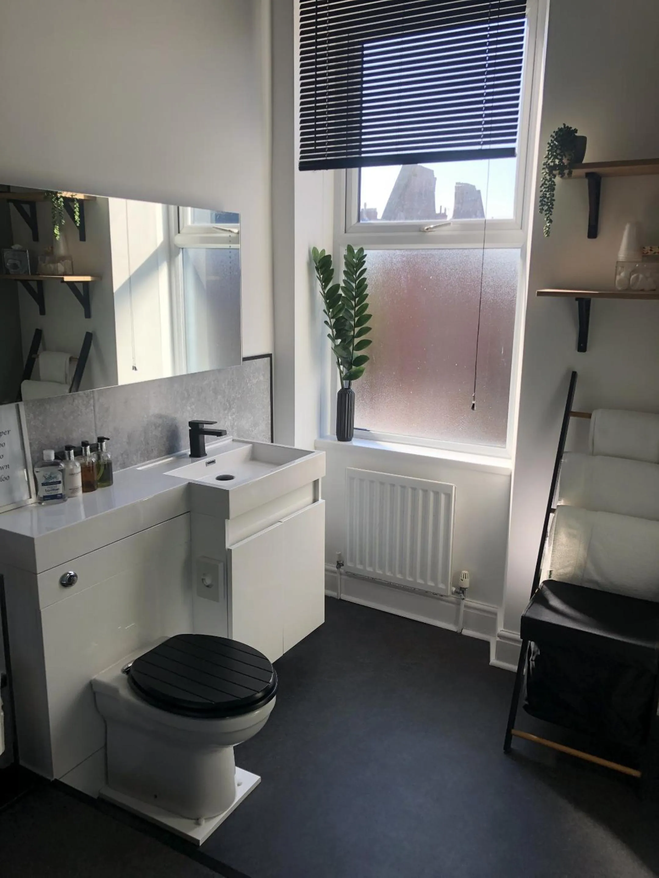 Bathroom in The Metropolitan Guest House