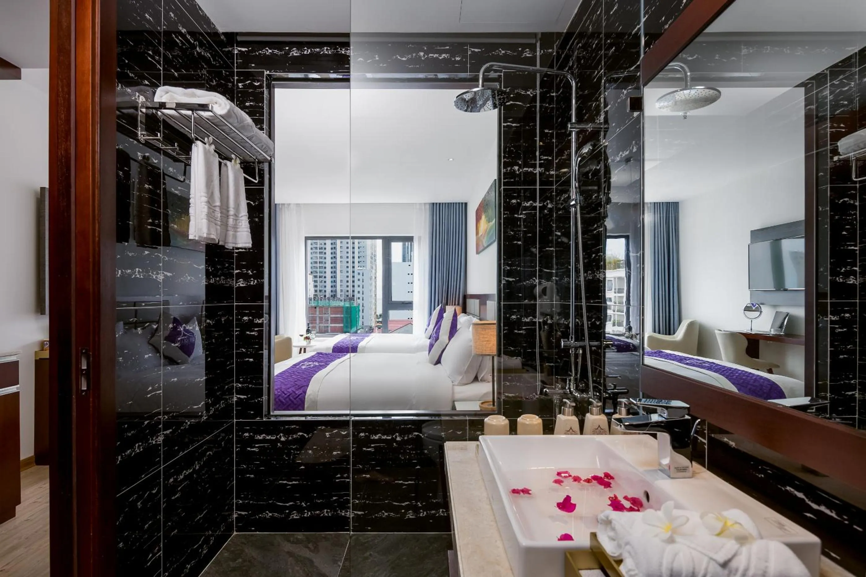 Bathroom, Bed in Aria Grand Hotel & Spa