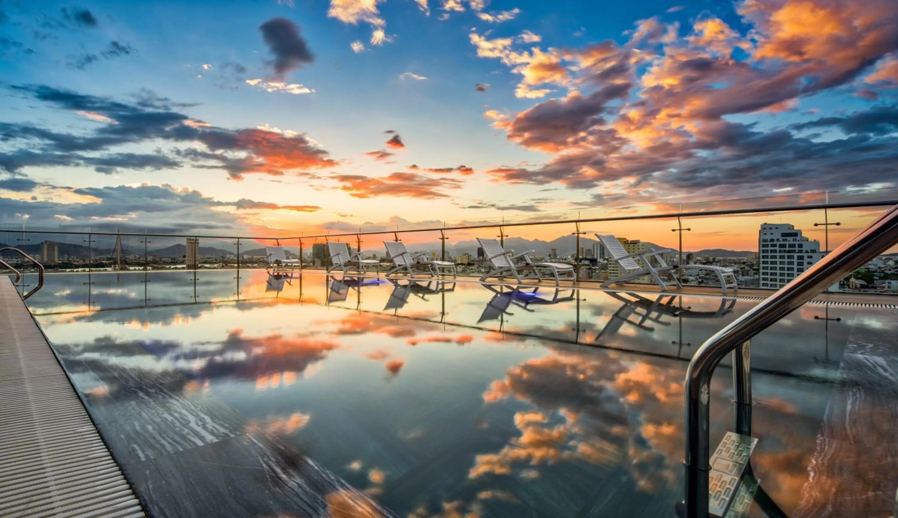 Swimming pool in Aria Grand Hotel & Spa