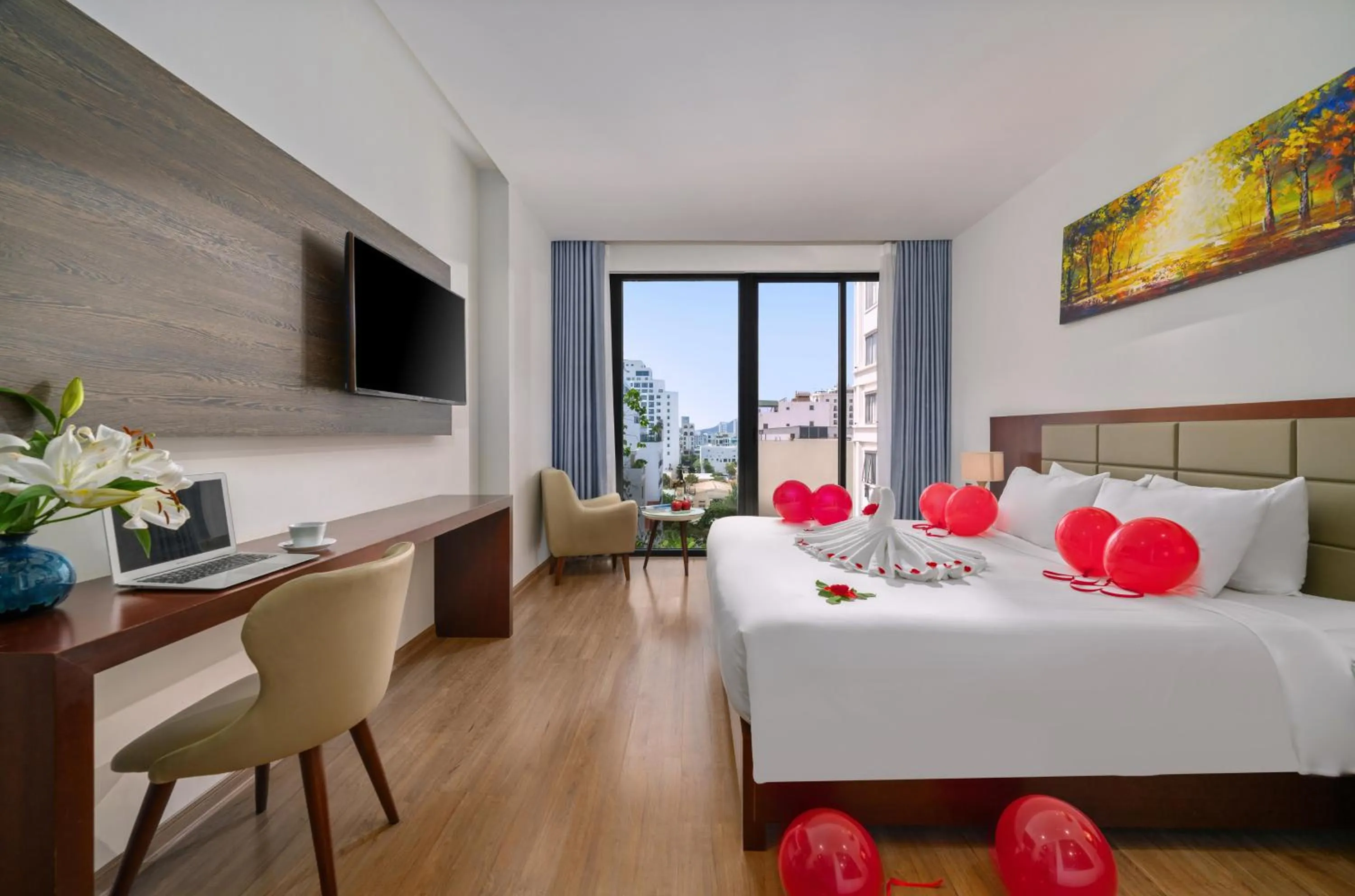 room service, Bed in Aria Grand Hotel & Spa