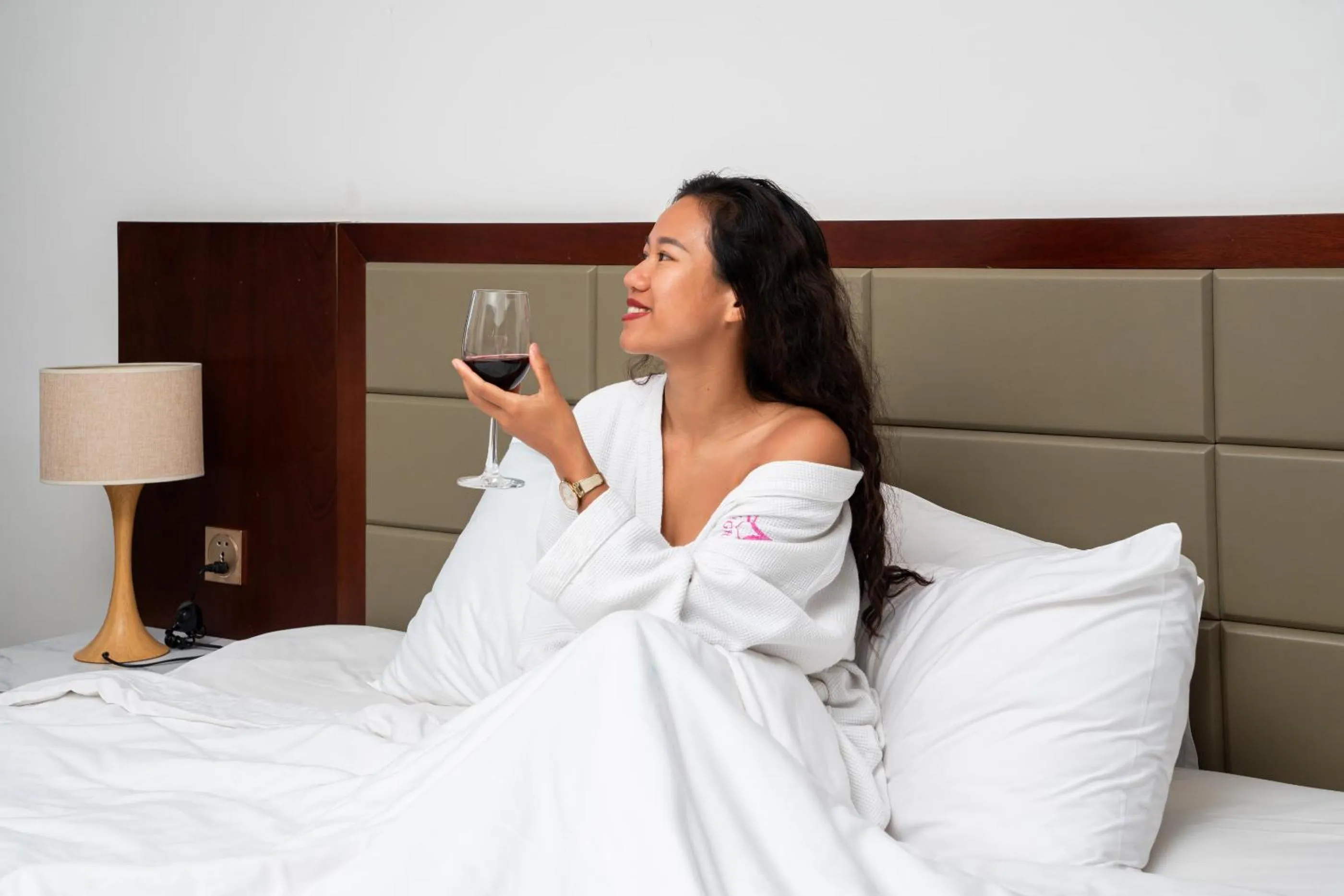 wardrobe, Bed in Aria Grand Hotel & Spa